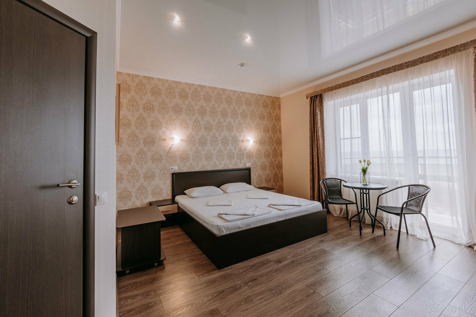 Стандарт двухместный с видом на море  1 двуспальная кровать