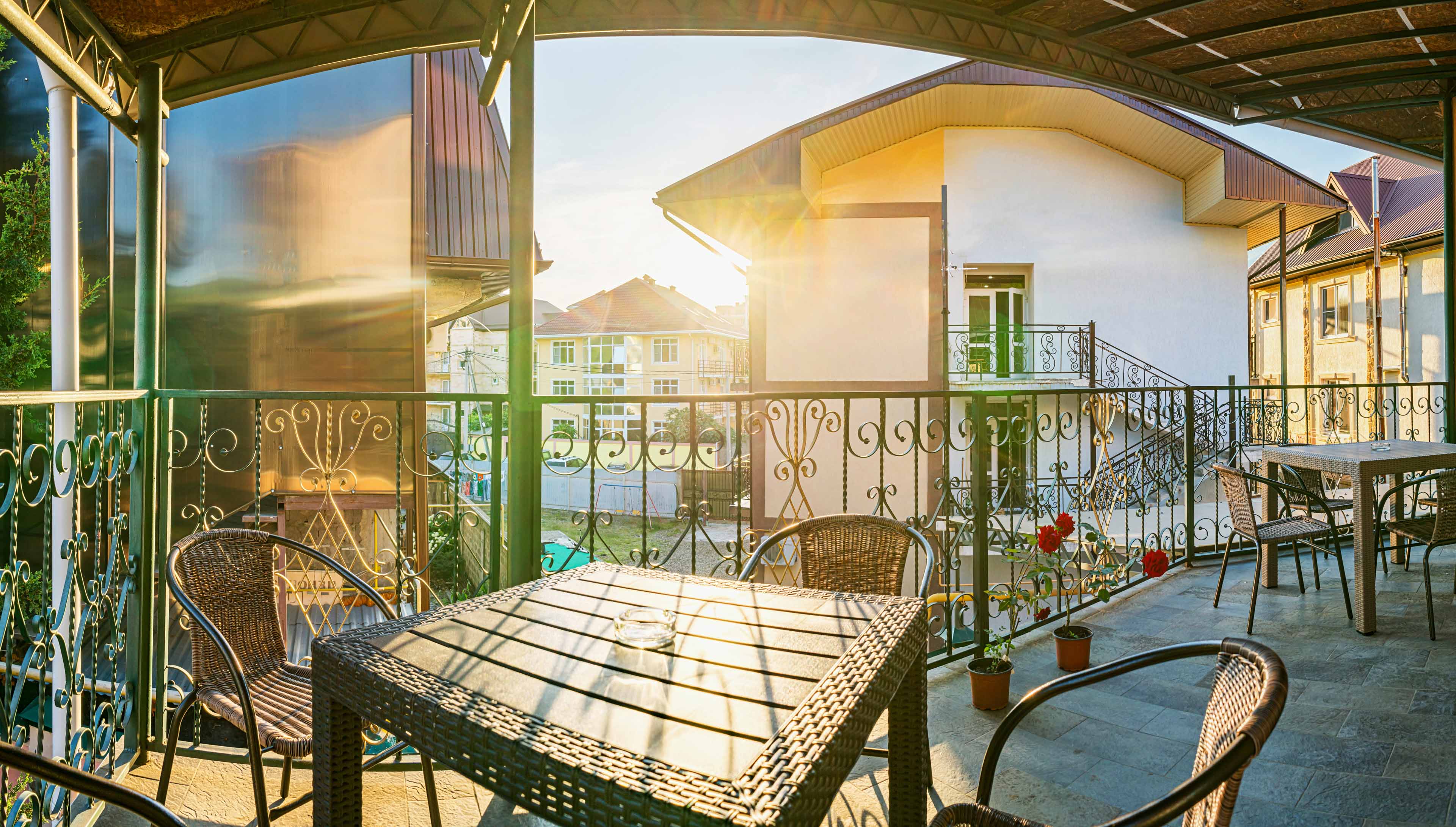 Комфорт  на  веранде  4 мест "трансфер до моря и обратно"