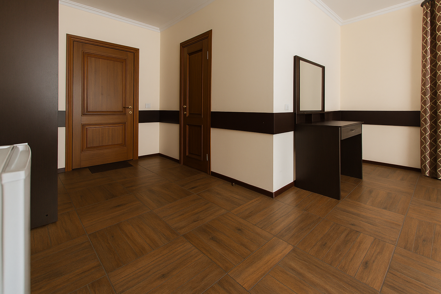 Номер люкс с собственной ванной комнатой и балконом