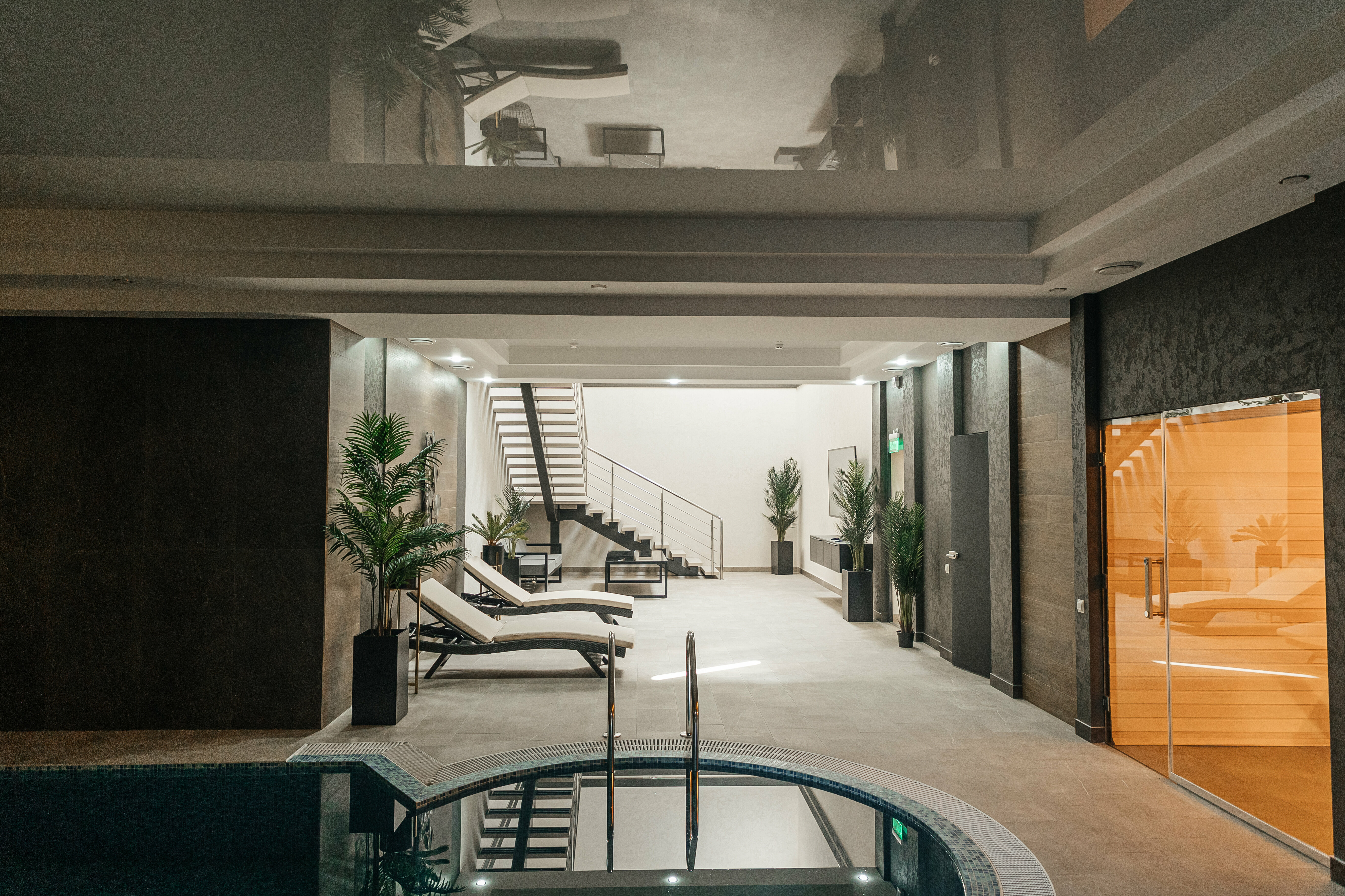 PRESIDENTIAL SUITE - POOL