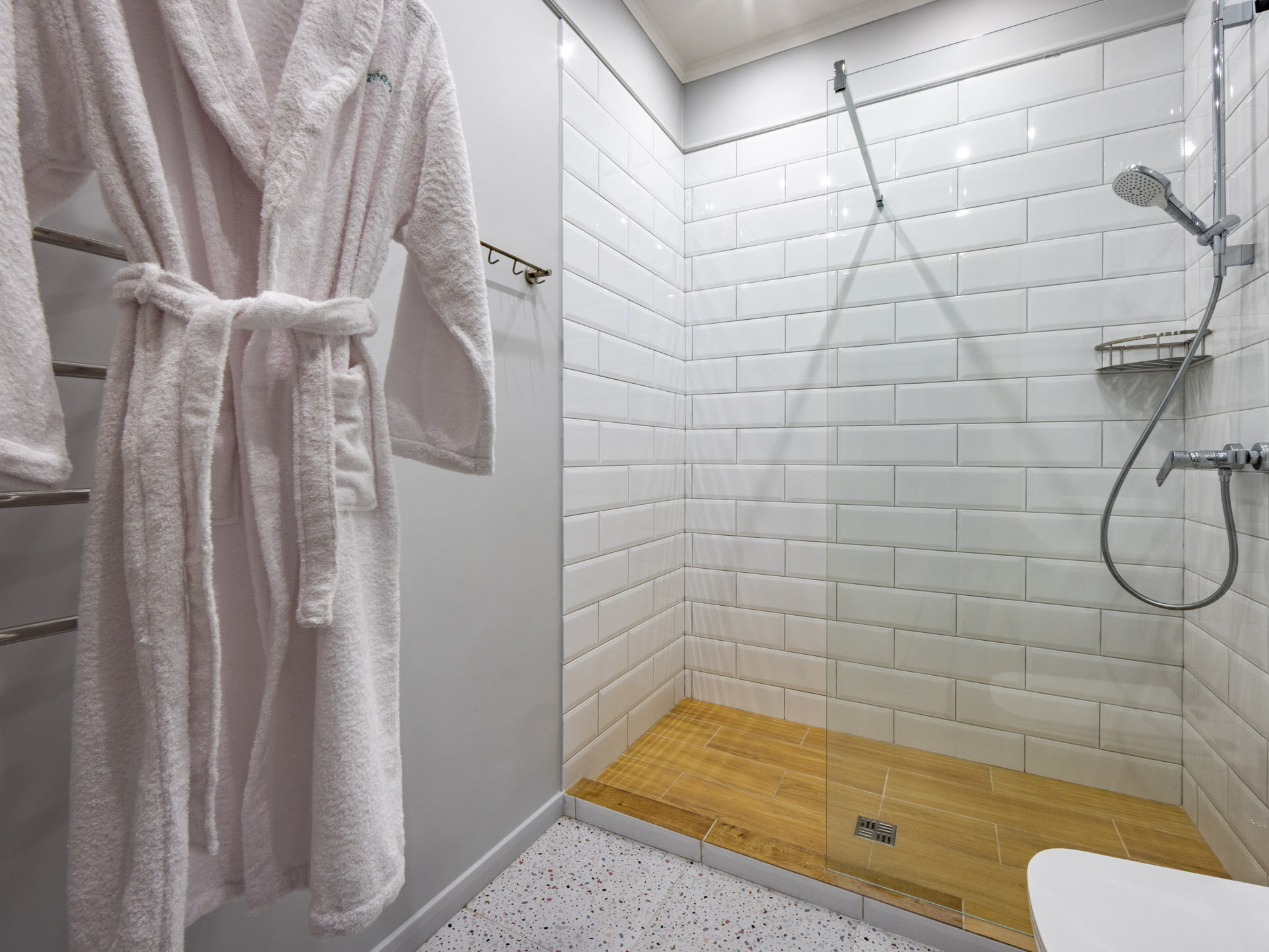 Полулюкс с видом на бассейн с балконом