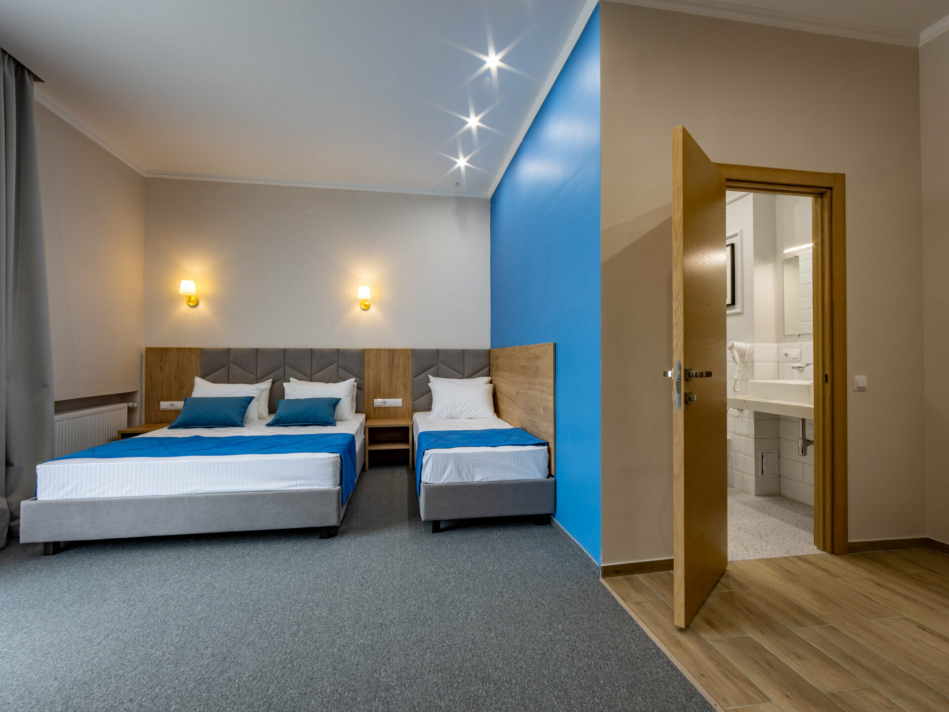 Семейный полулюкс с видом на бассейн с балконом