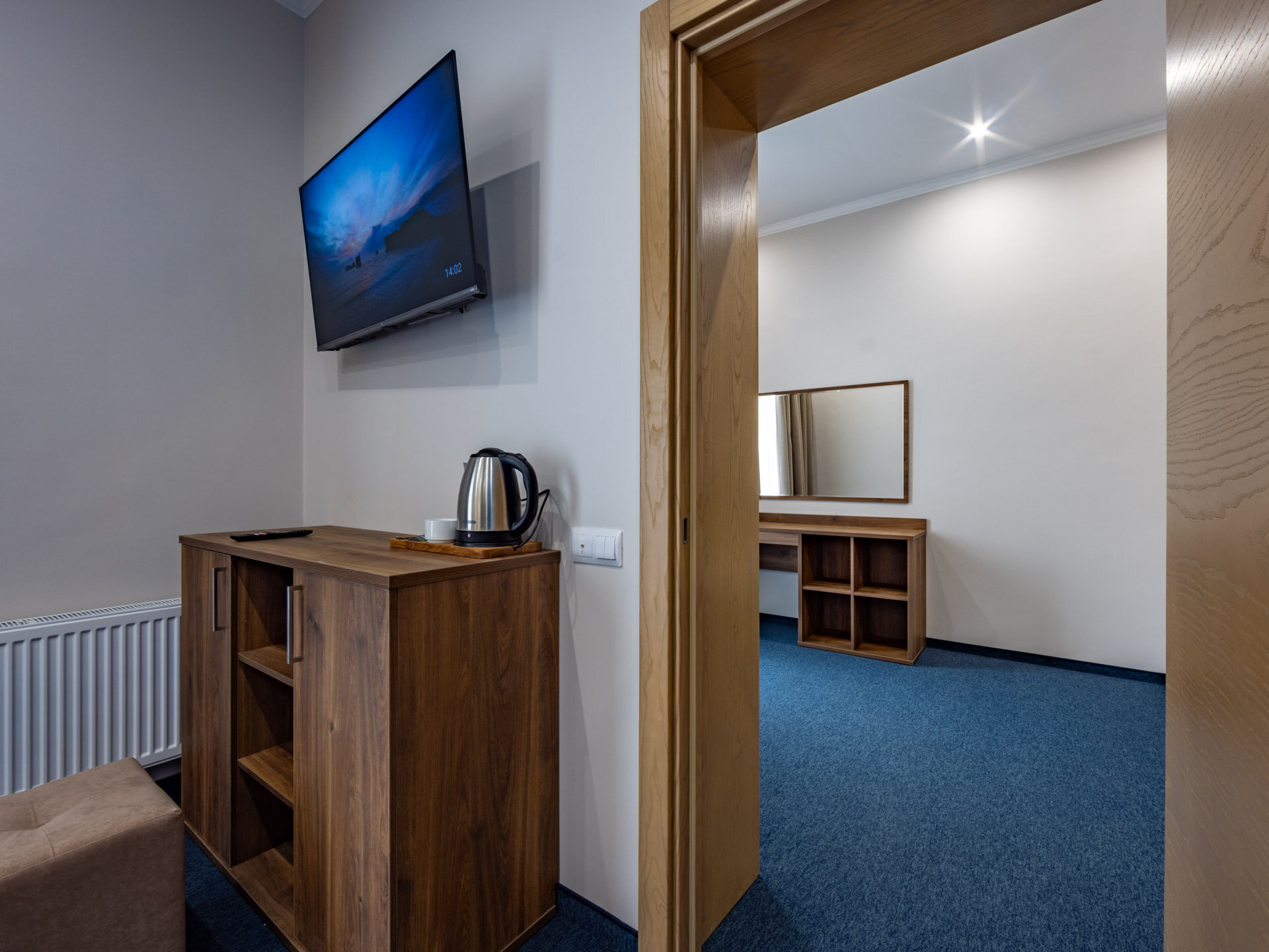 Семейный люкс двухкомнатный с видом на бассейн с балконом