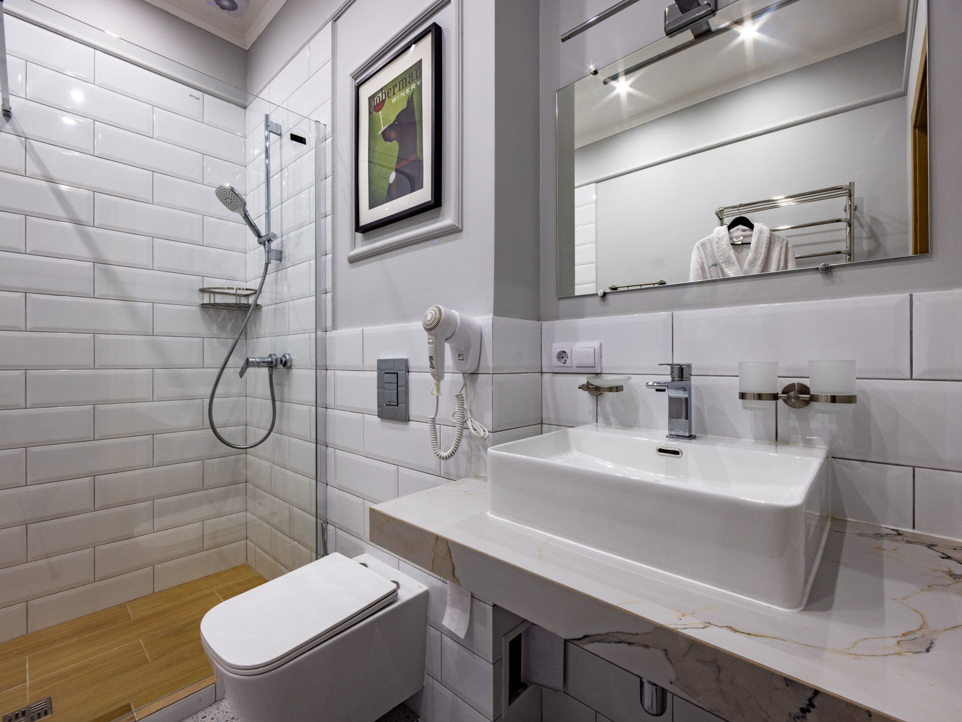 Полулюкс с видом на бассейн с балконом