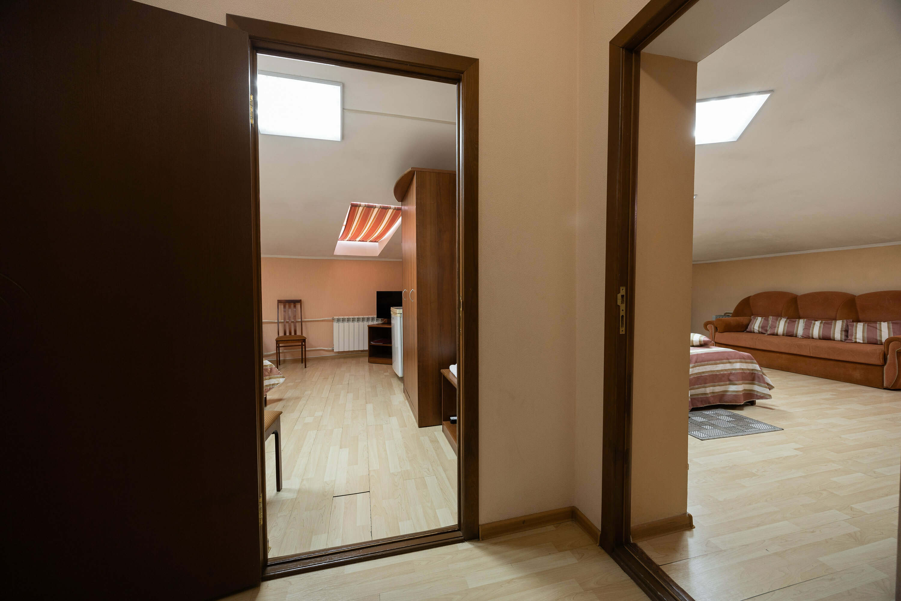 Двухместный двухкомнатный семейный номер с общим санузлом без кондиционера