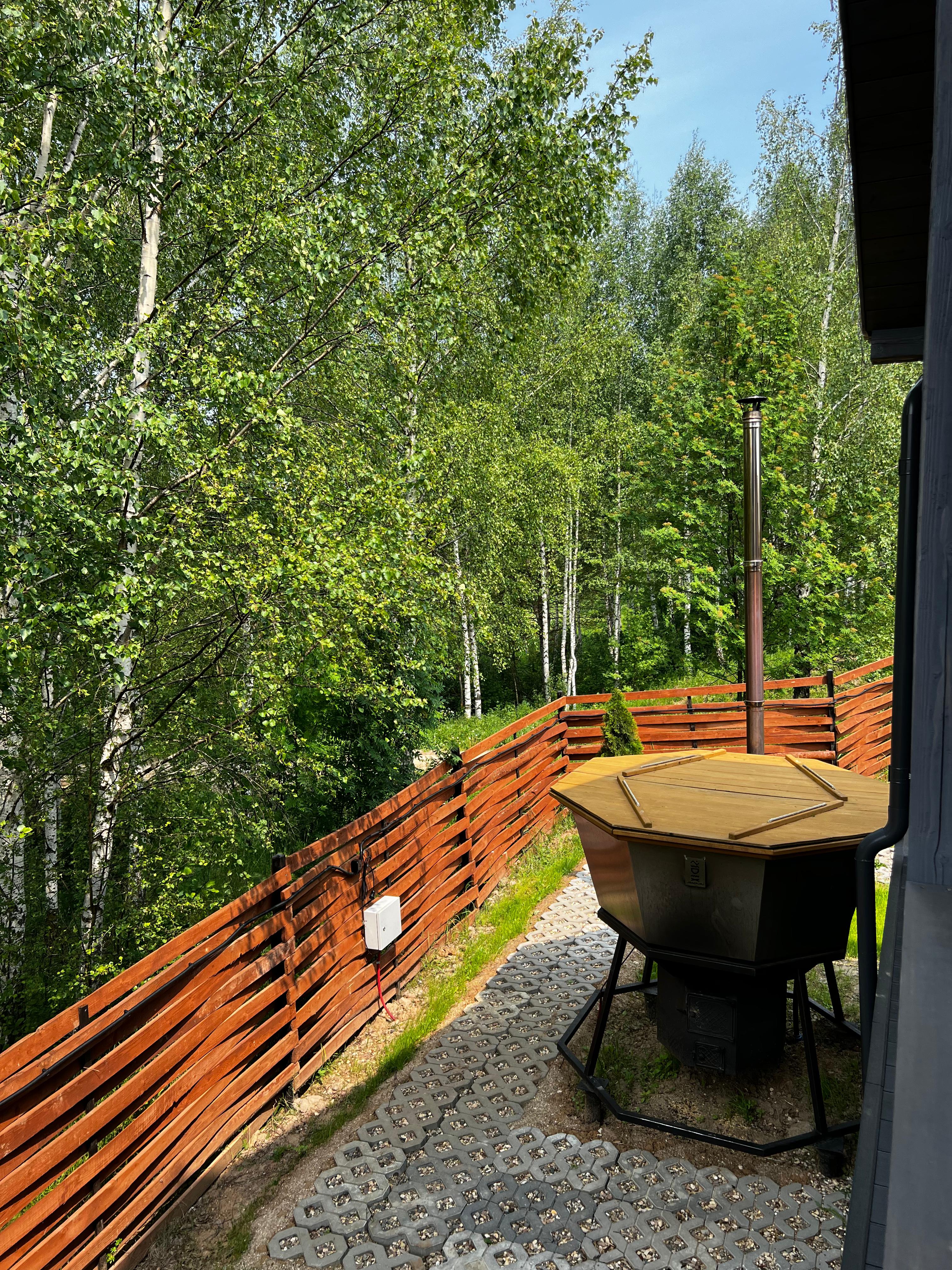 Дом с видом на лес