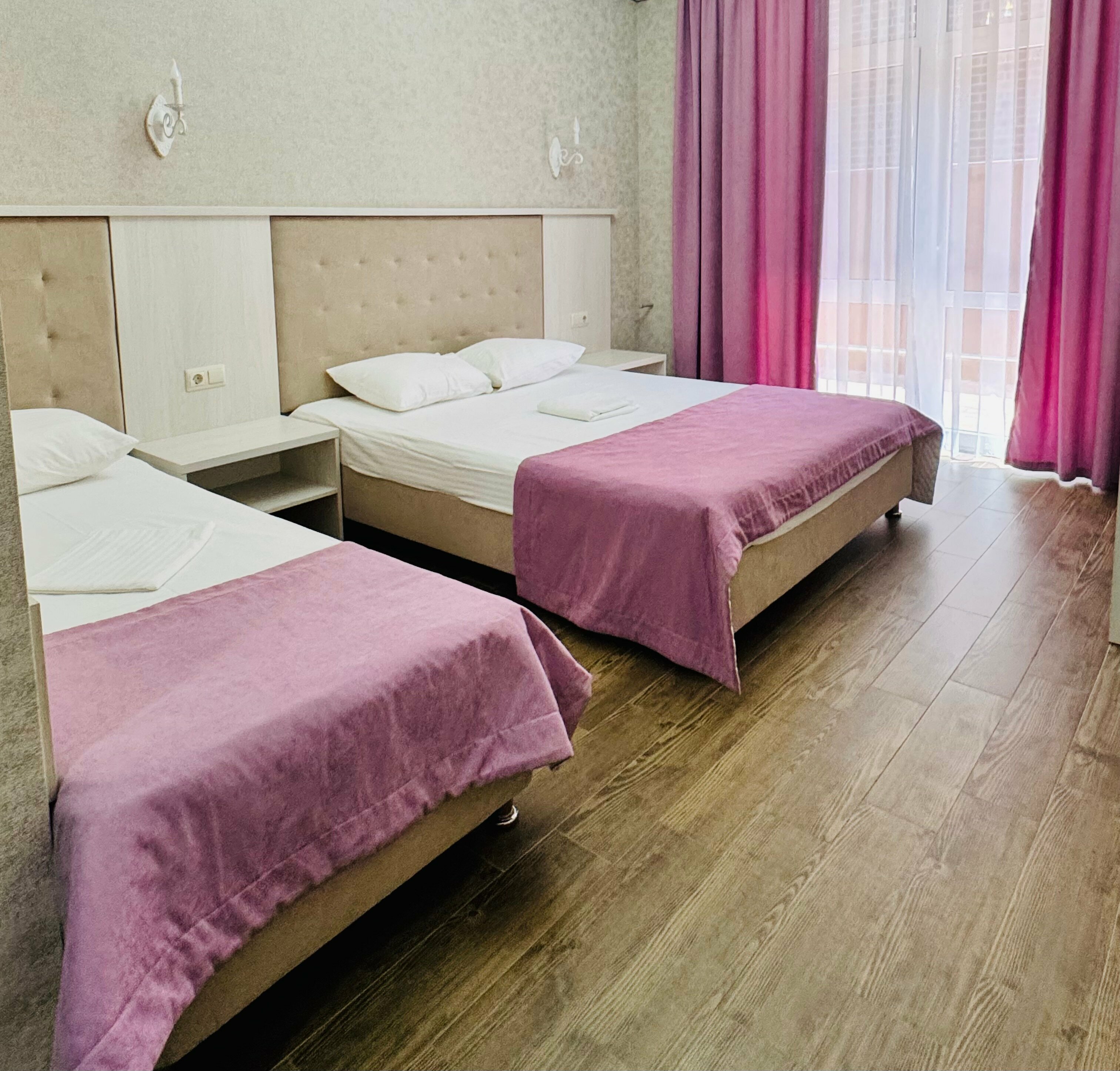 Трехместный номер с видом на бассейн