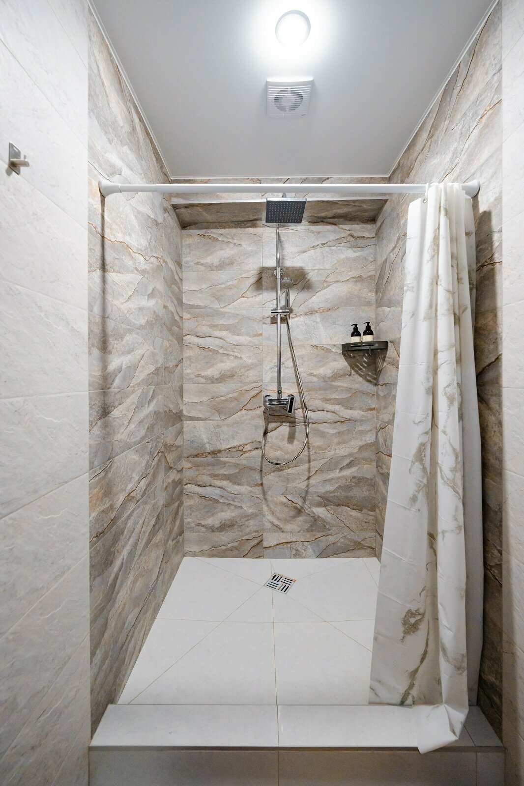 Двухместный номер с 1 кроватью и общей ванной комнатой