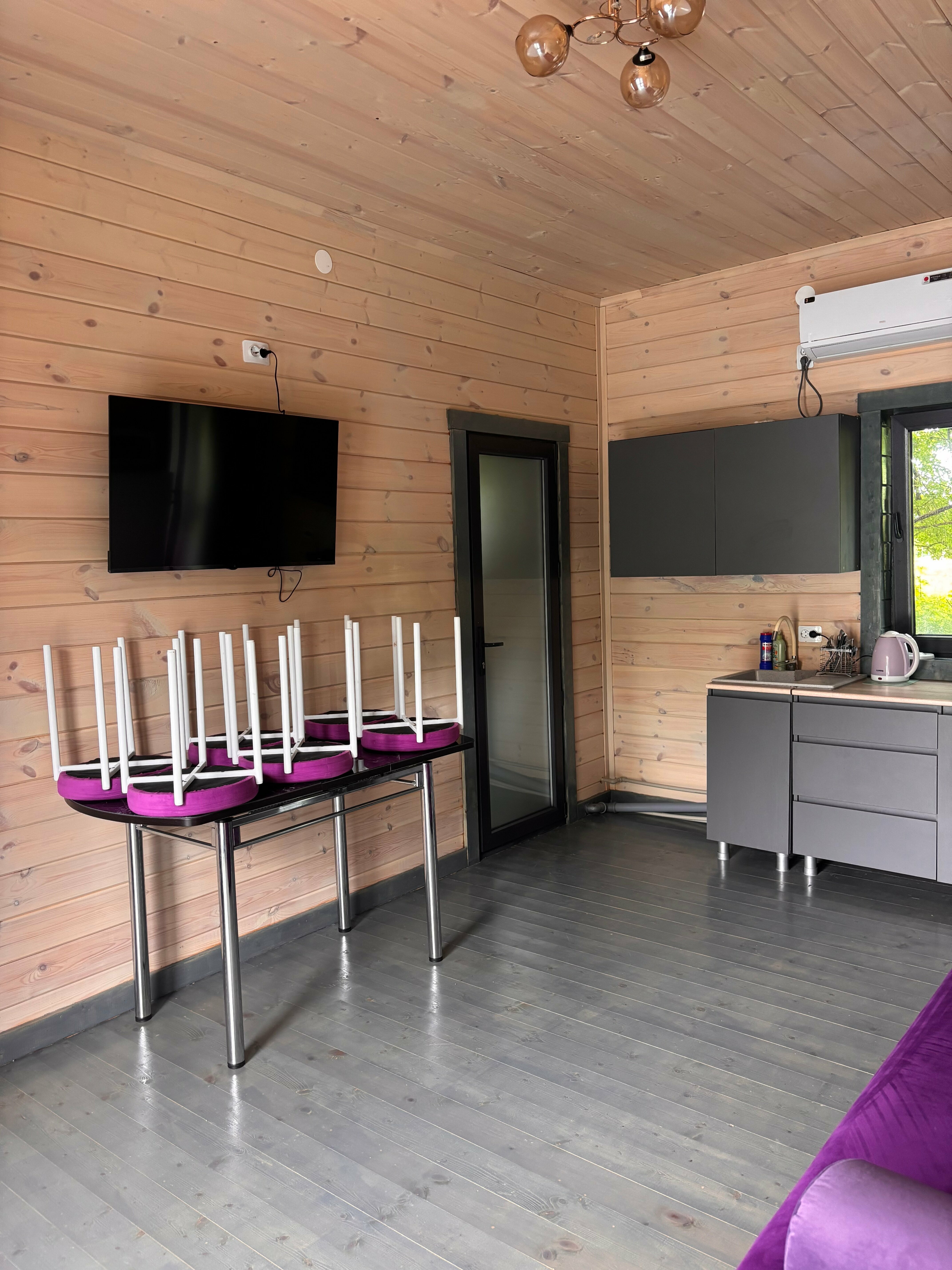 Дом с балконом