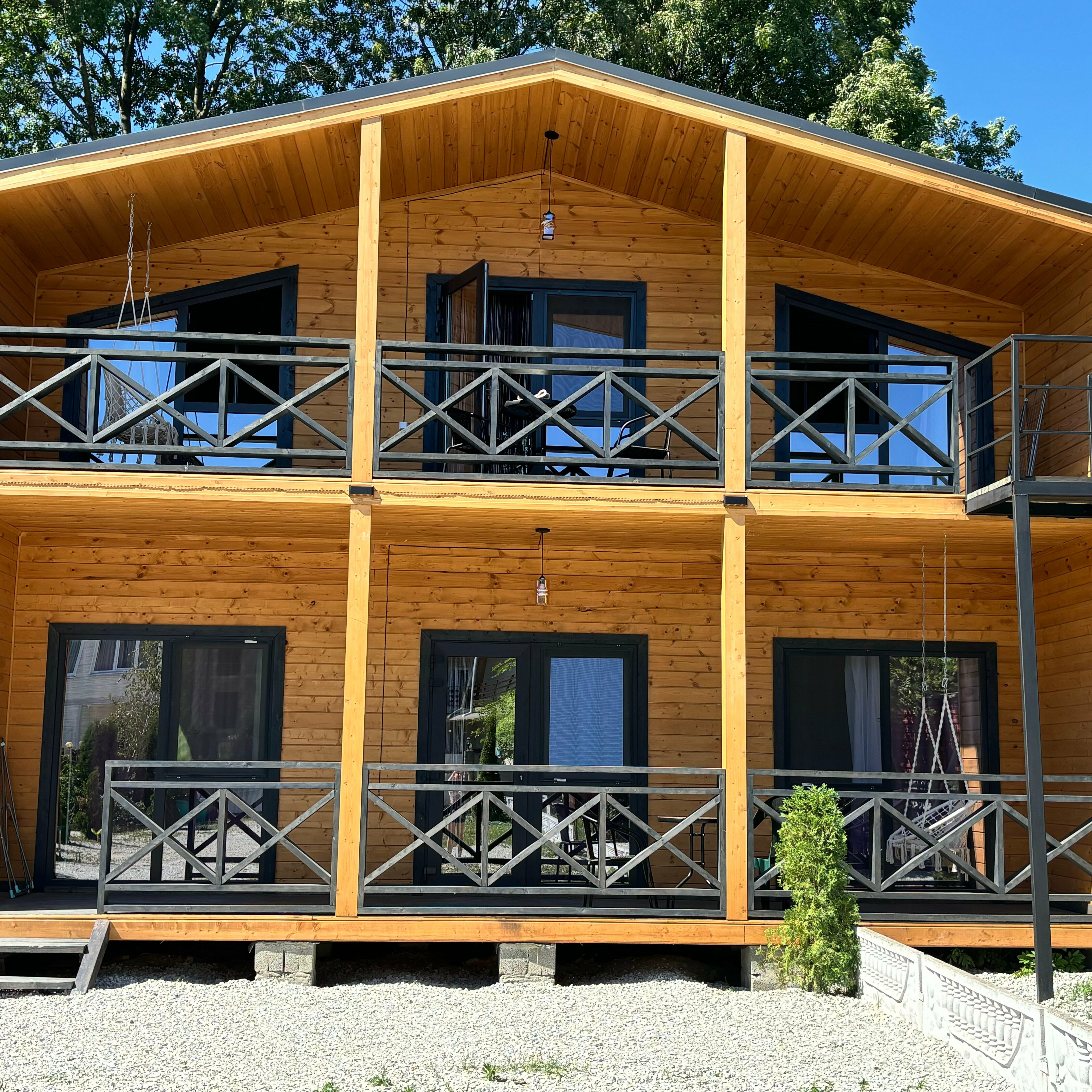 Дом с балконом