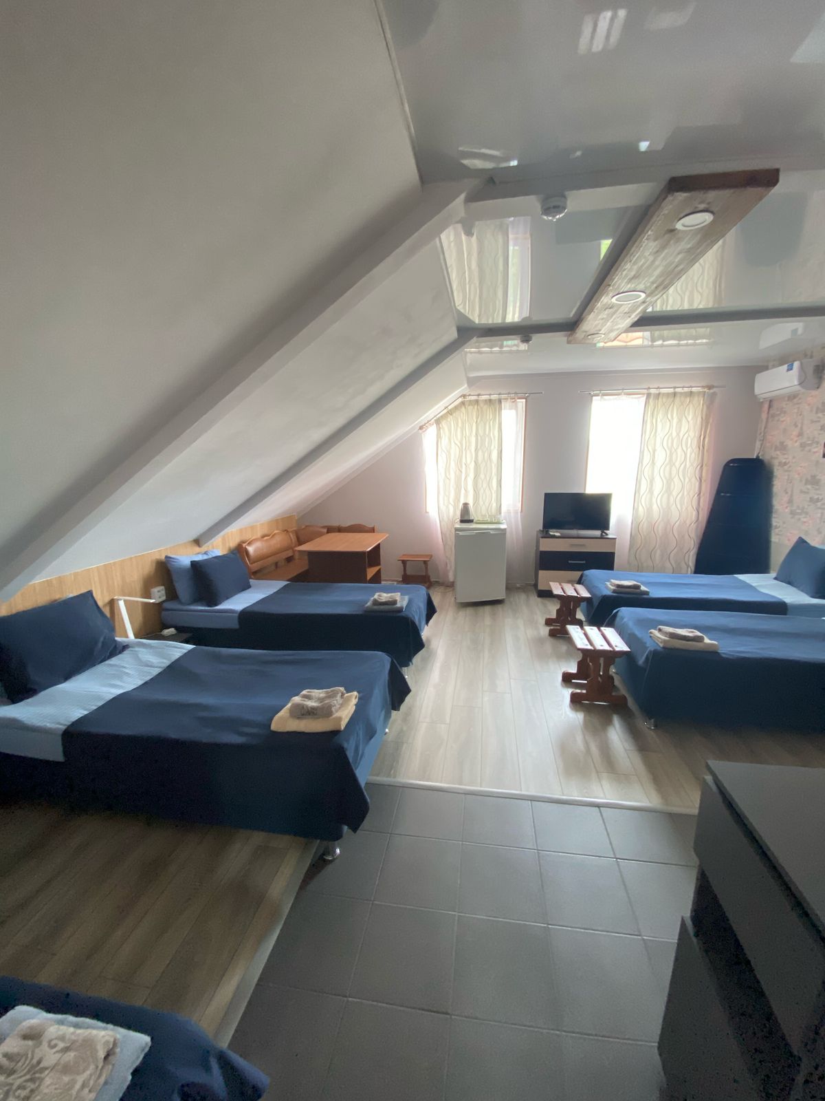 Cемейный номер с собственной ванной комнатой