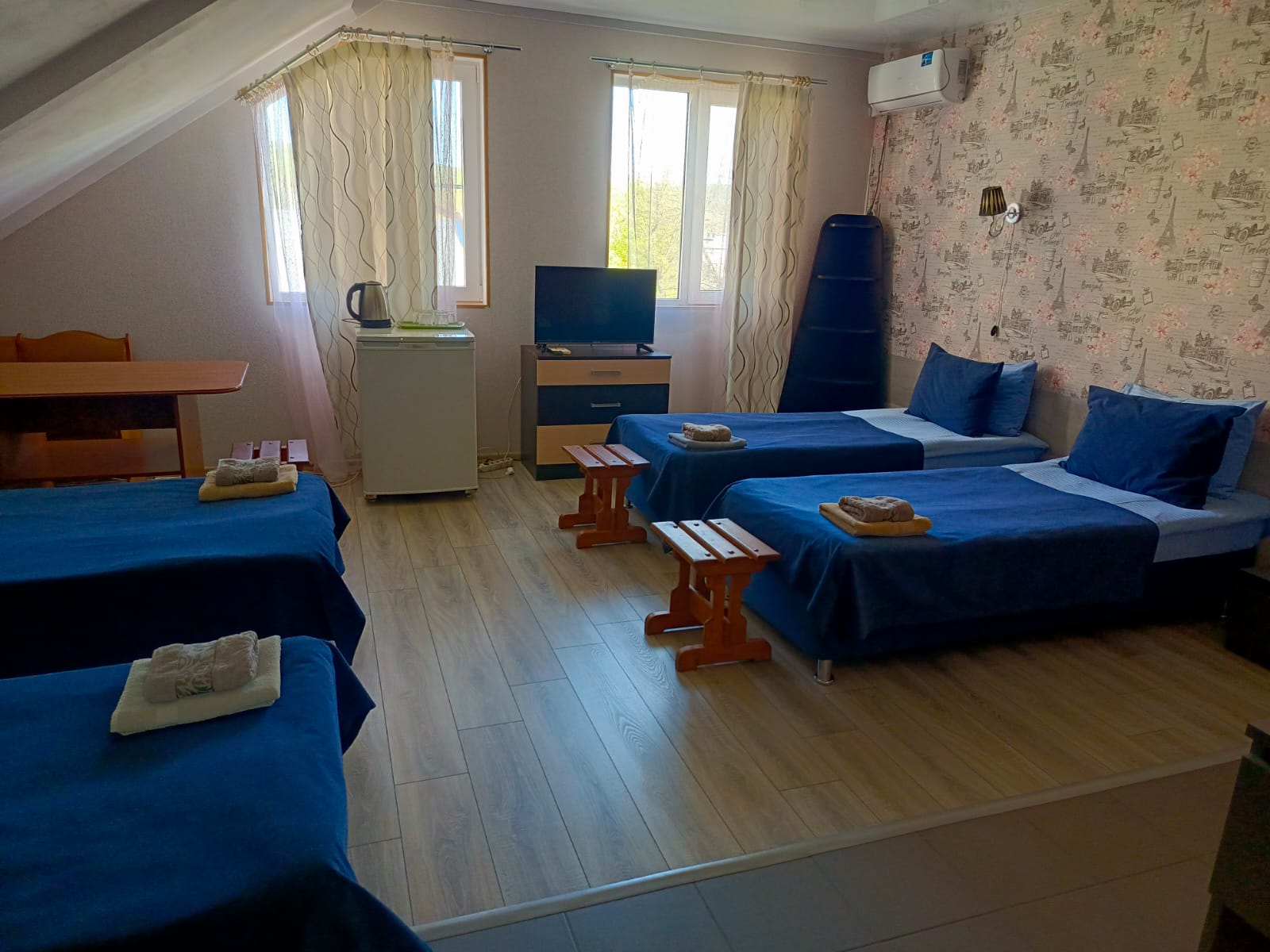 Cемейный номер с собственной ванной комнатой