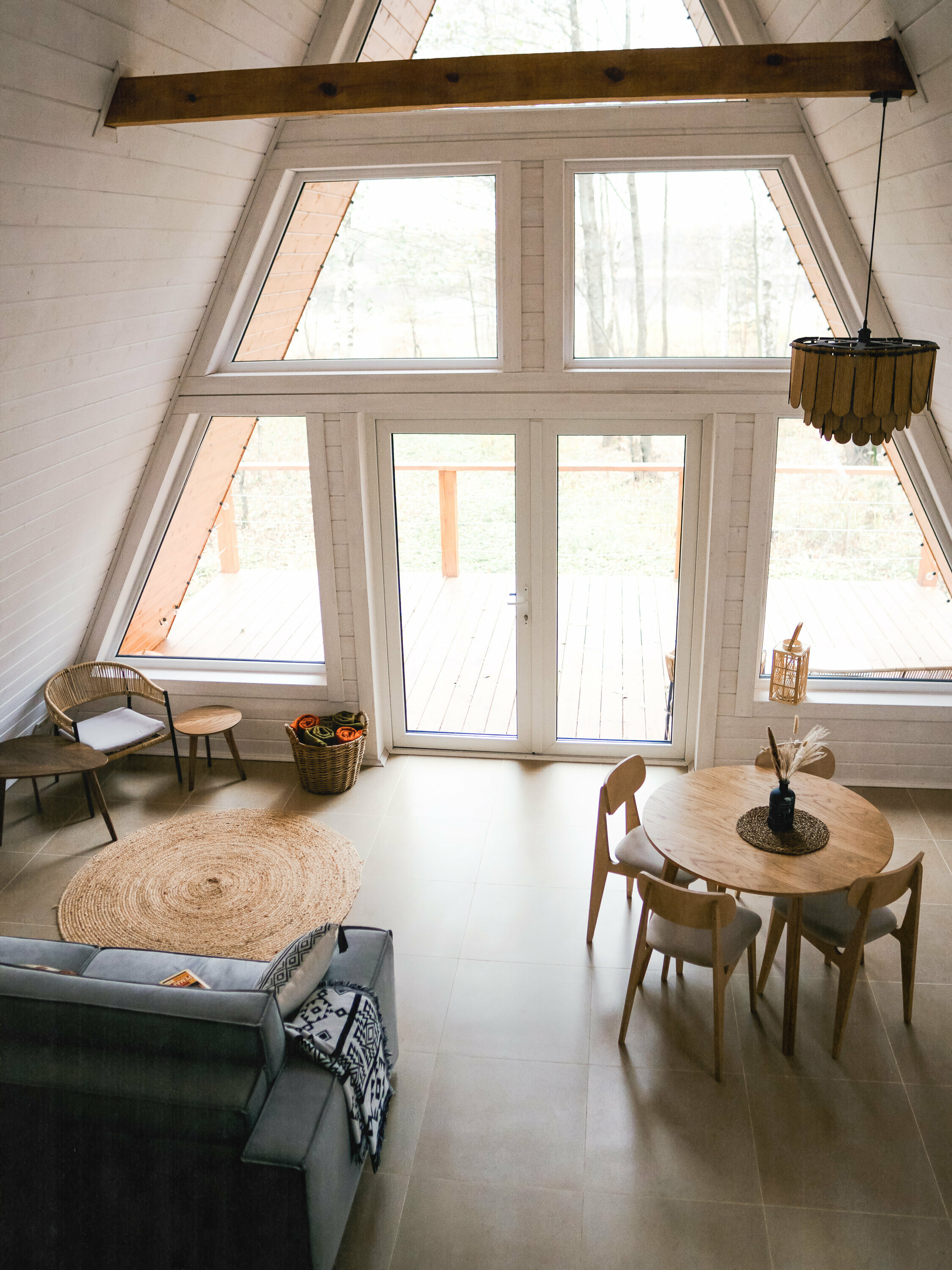 Большой треугольный дом c ванной