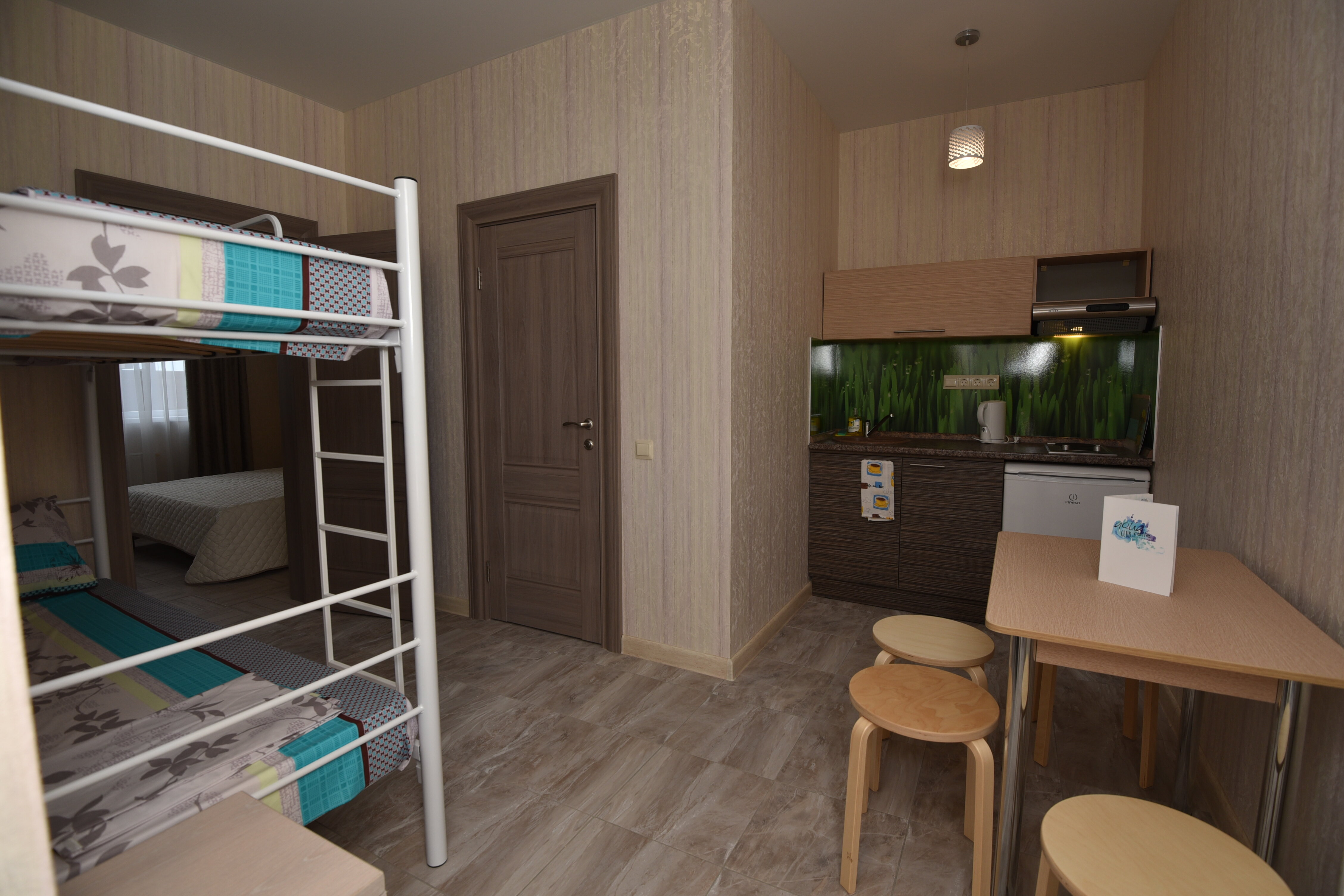 Семейный двухкомнатный номер с кухней №6