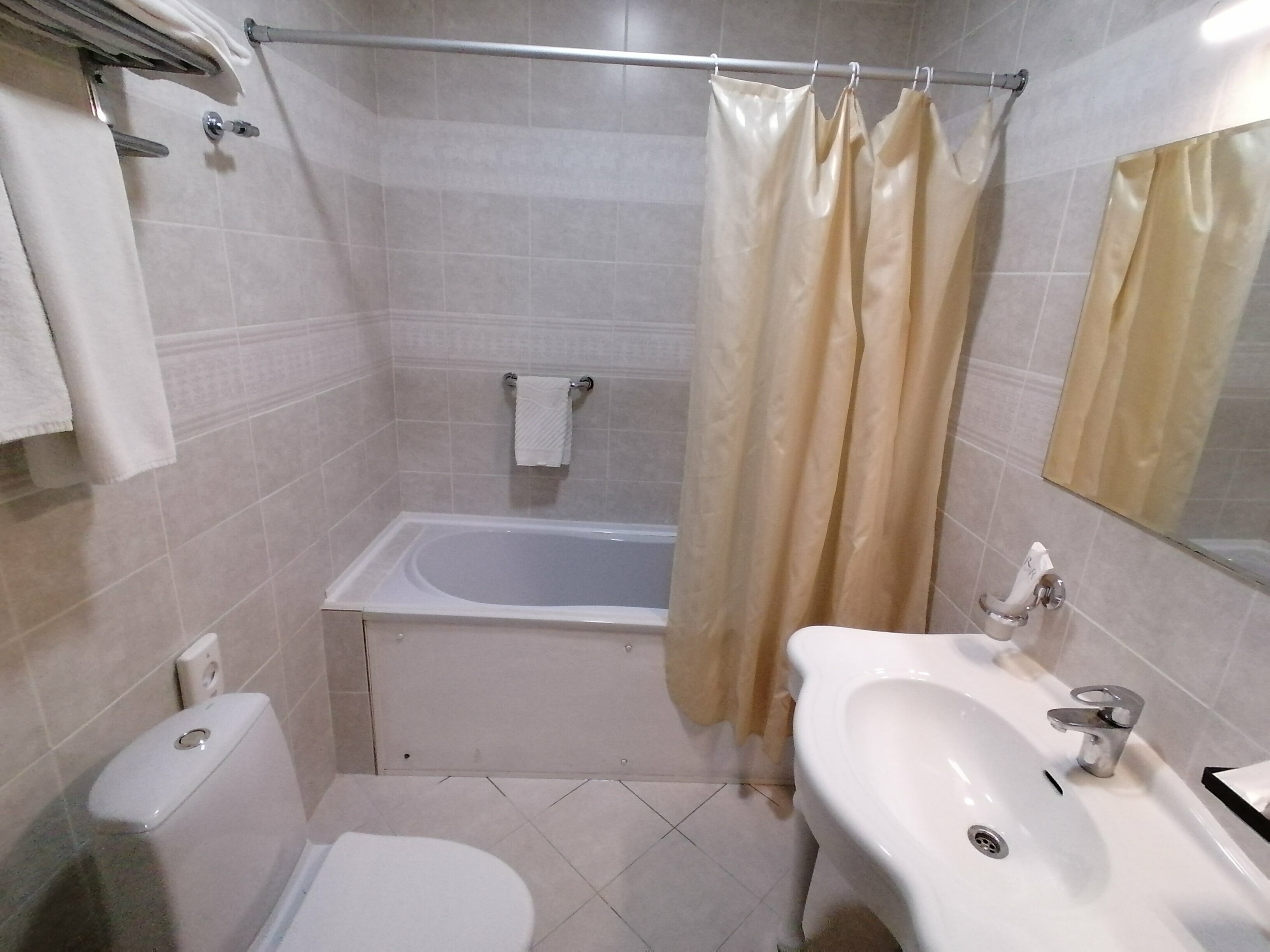 Двухместный номер с 2 отдельными кроватями и окном