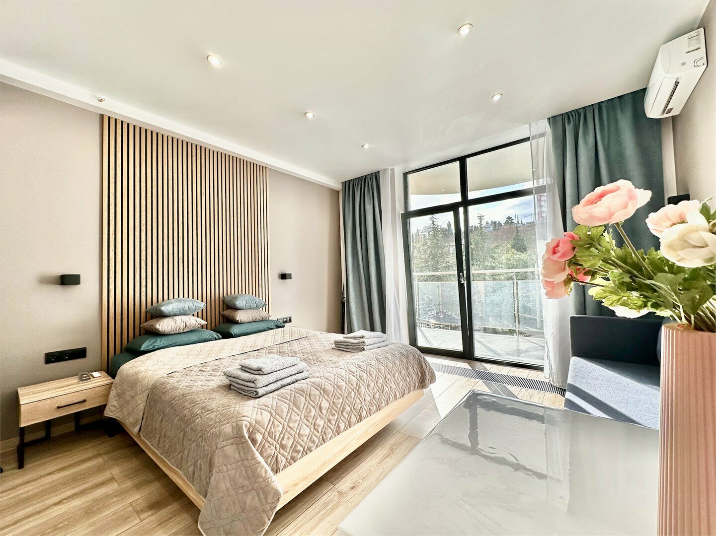 Дизайнерская студия LS - COFFEE ICE CREAM со вкусом мороженого в Алуште - вид на горы