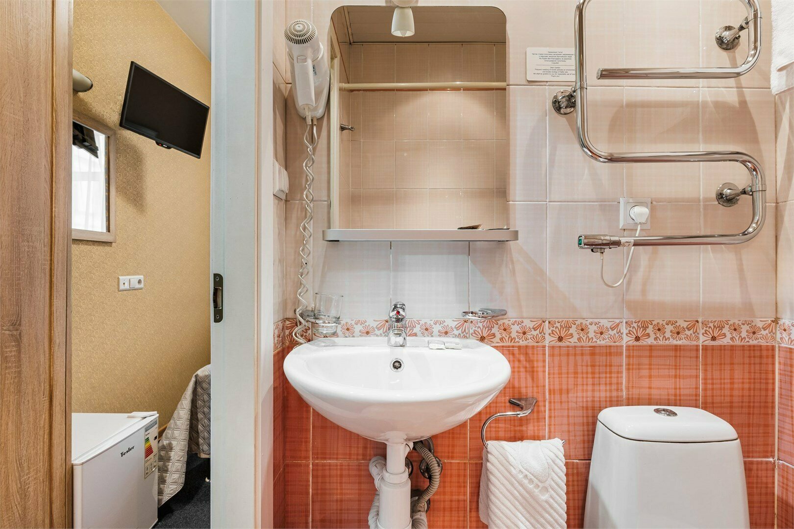 Комната эконом с широкой кроватью