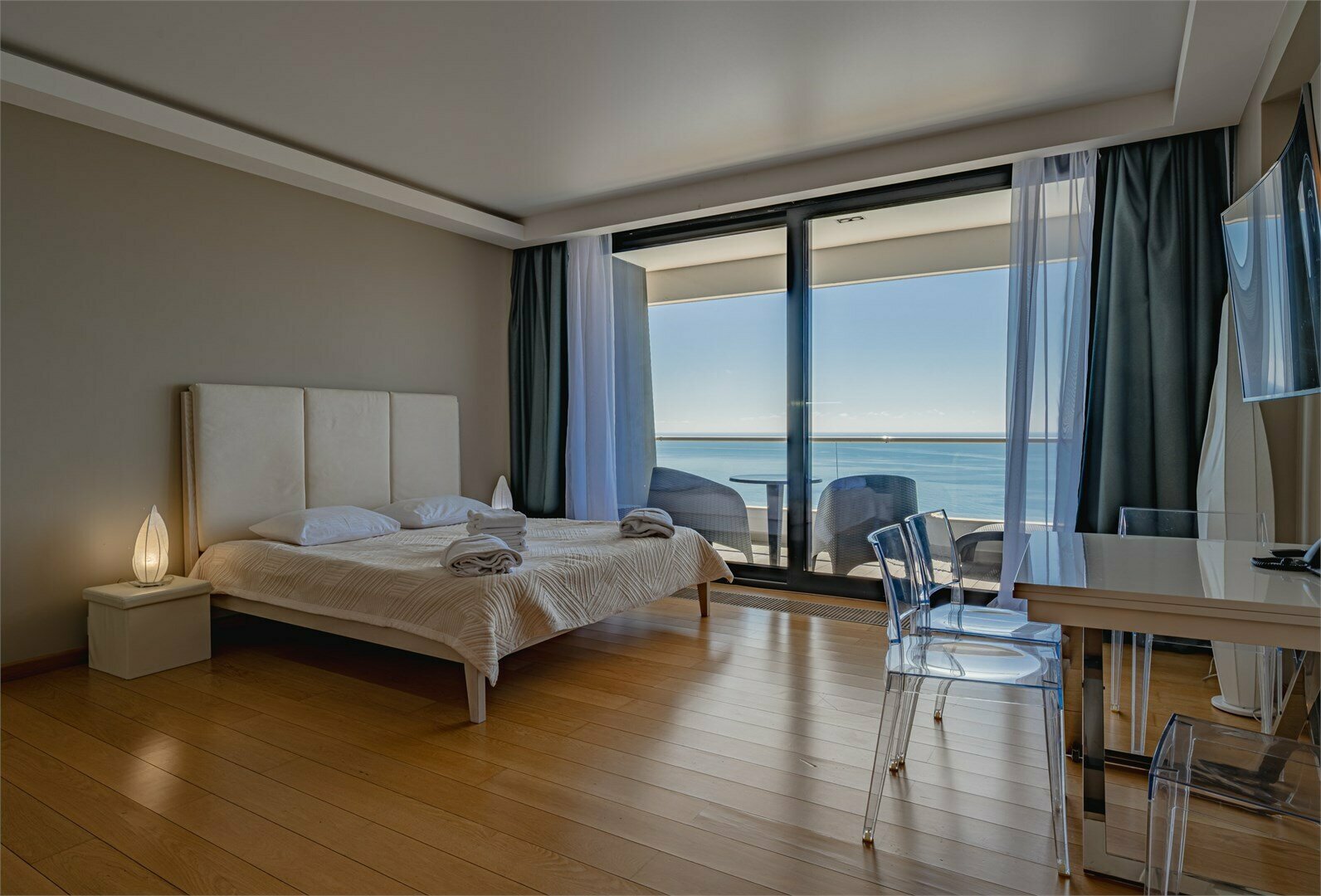 Апартаменты-студия с видом на море