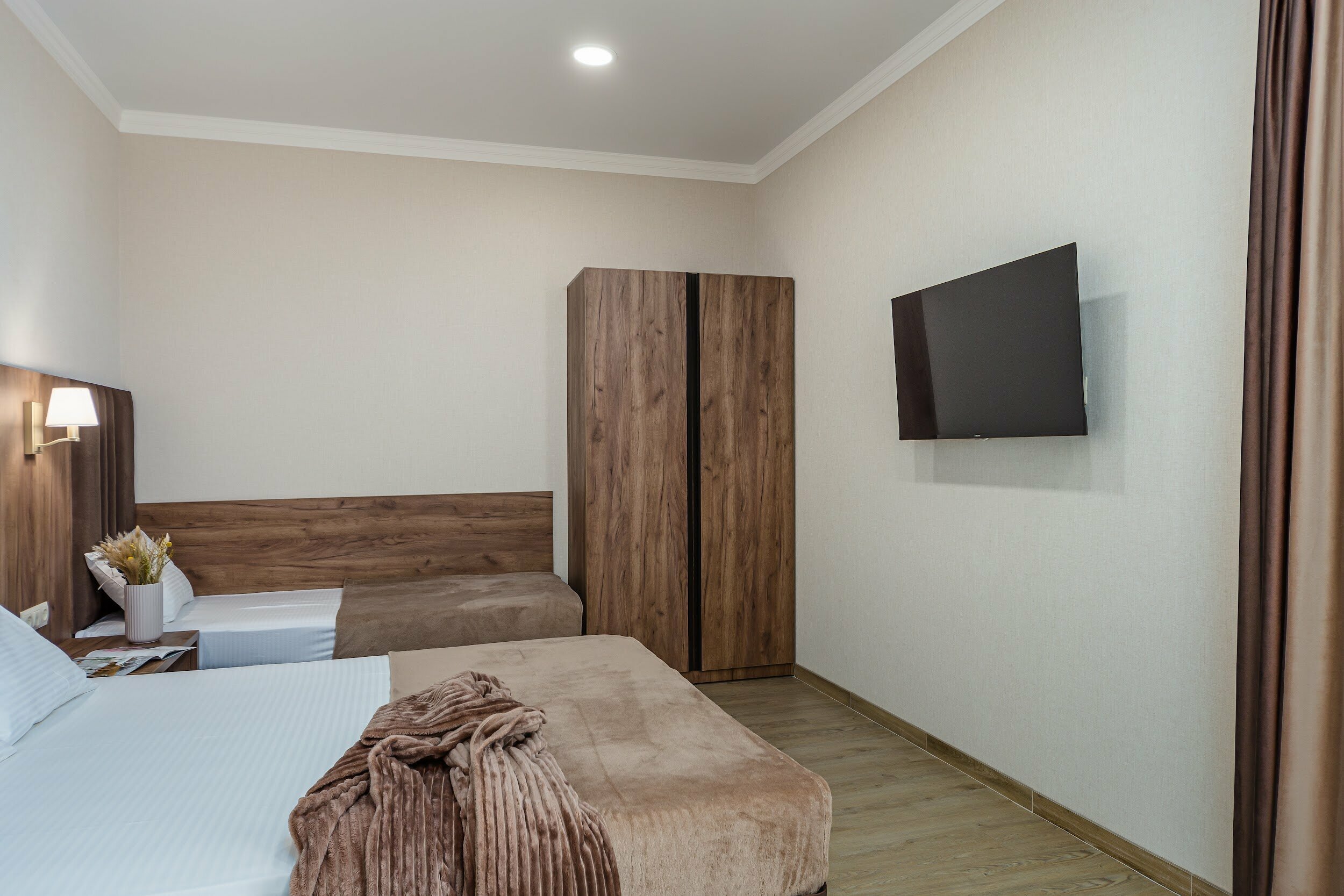 Трехместный номер с балконом