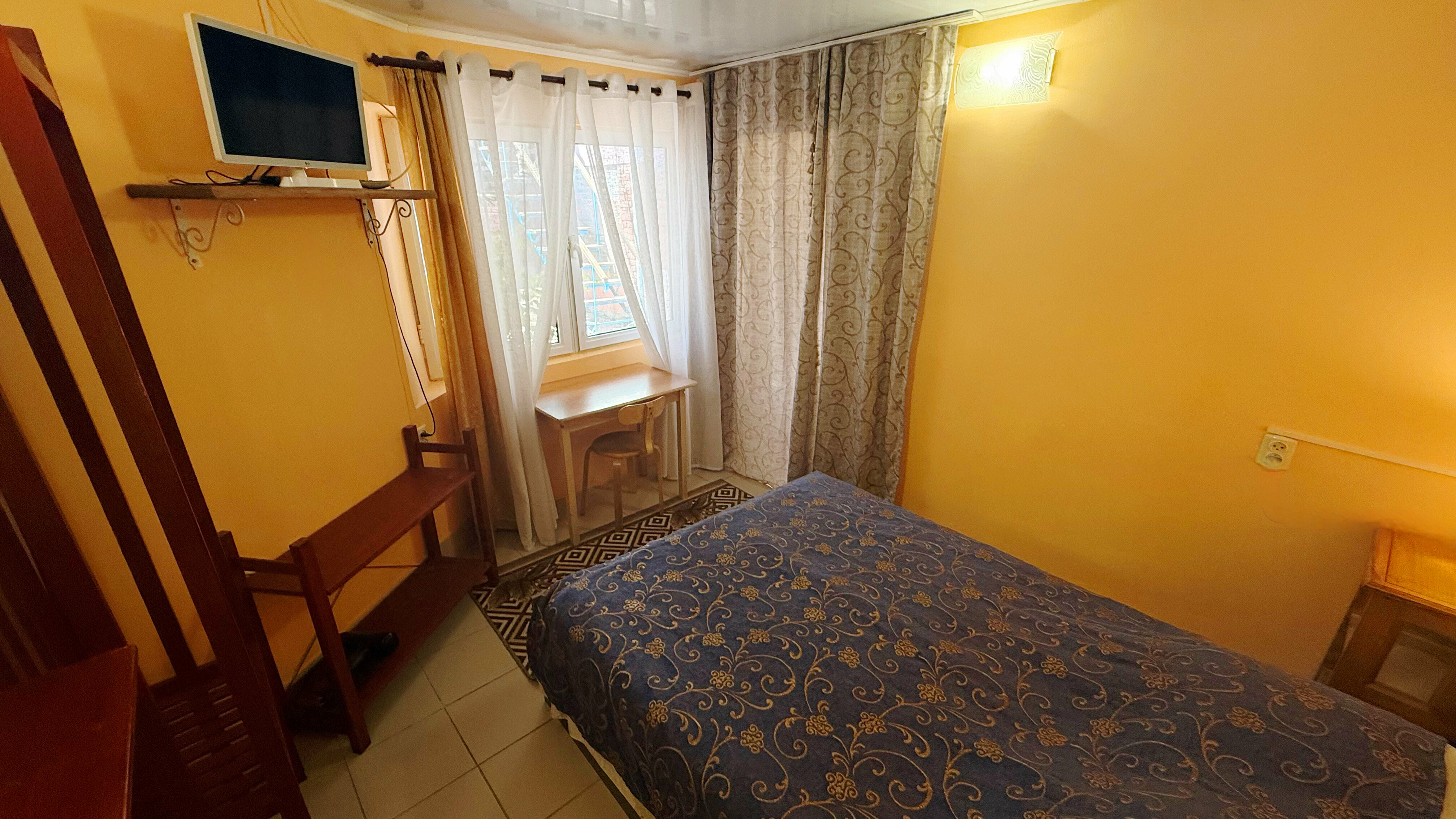 Cемейный номер с собственной ванной комнатой