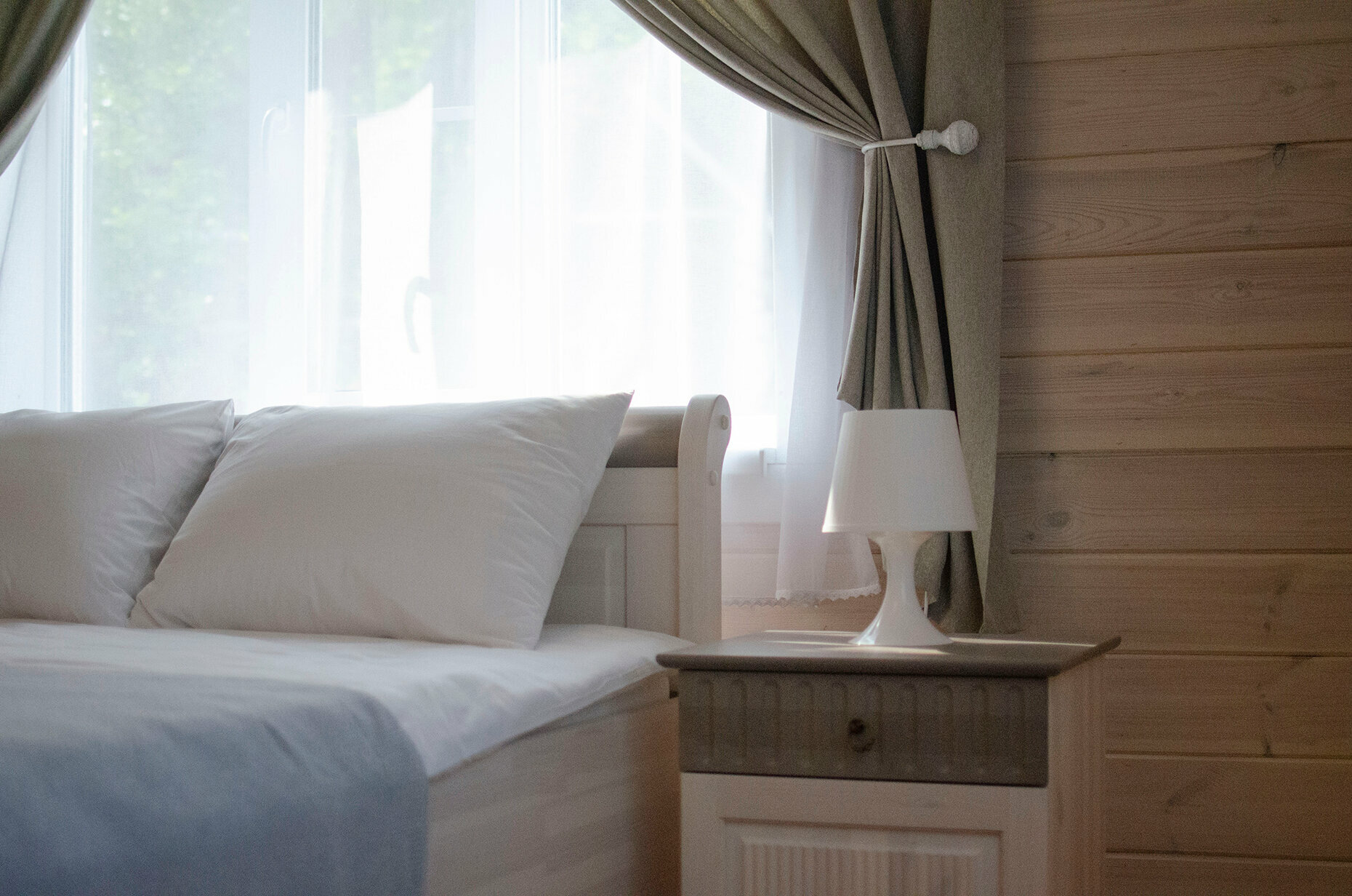 Двухместный номер с двуспальной кроватью и дополнительной кроватью