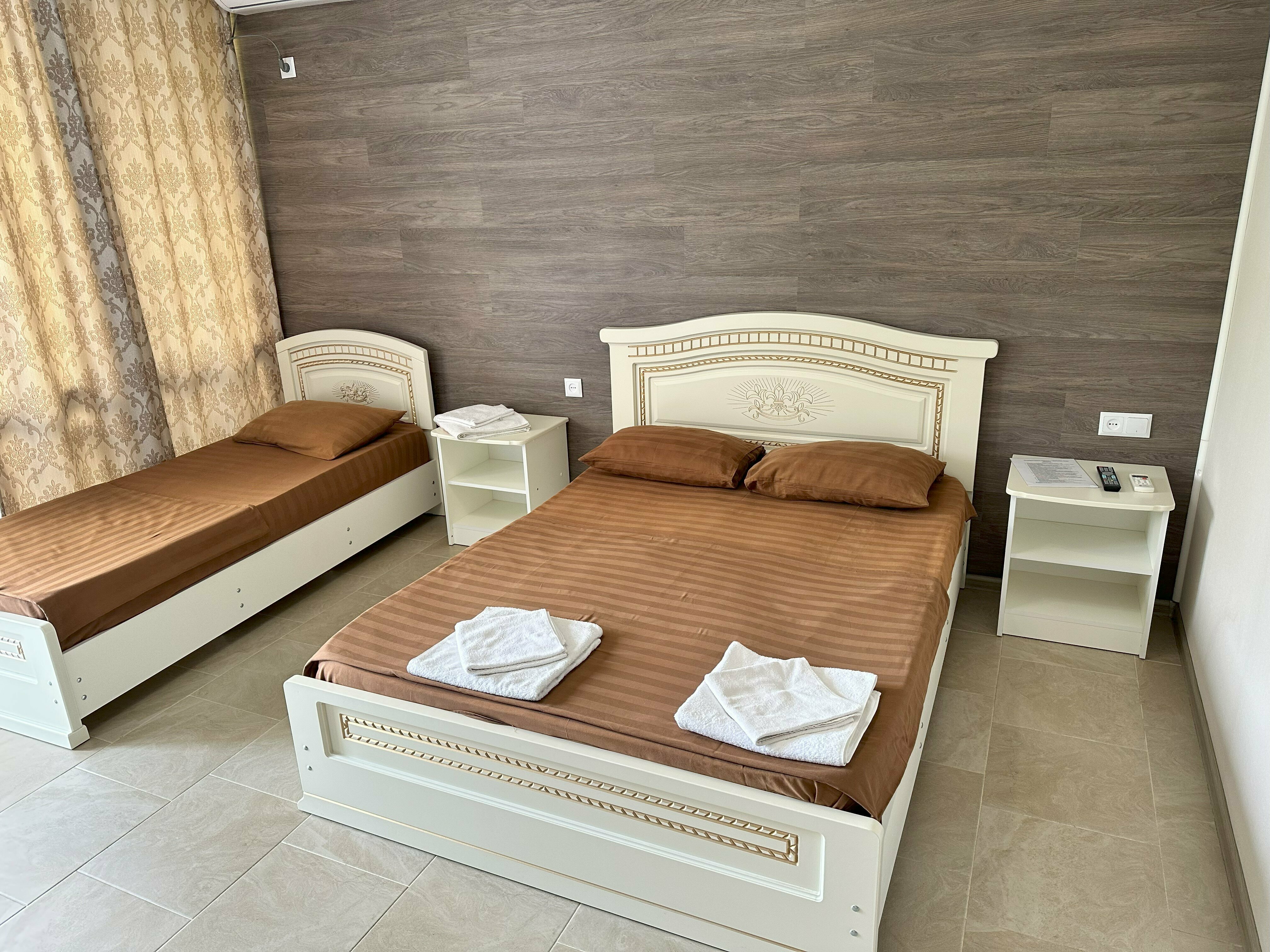 Трехместный номер с балконом