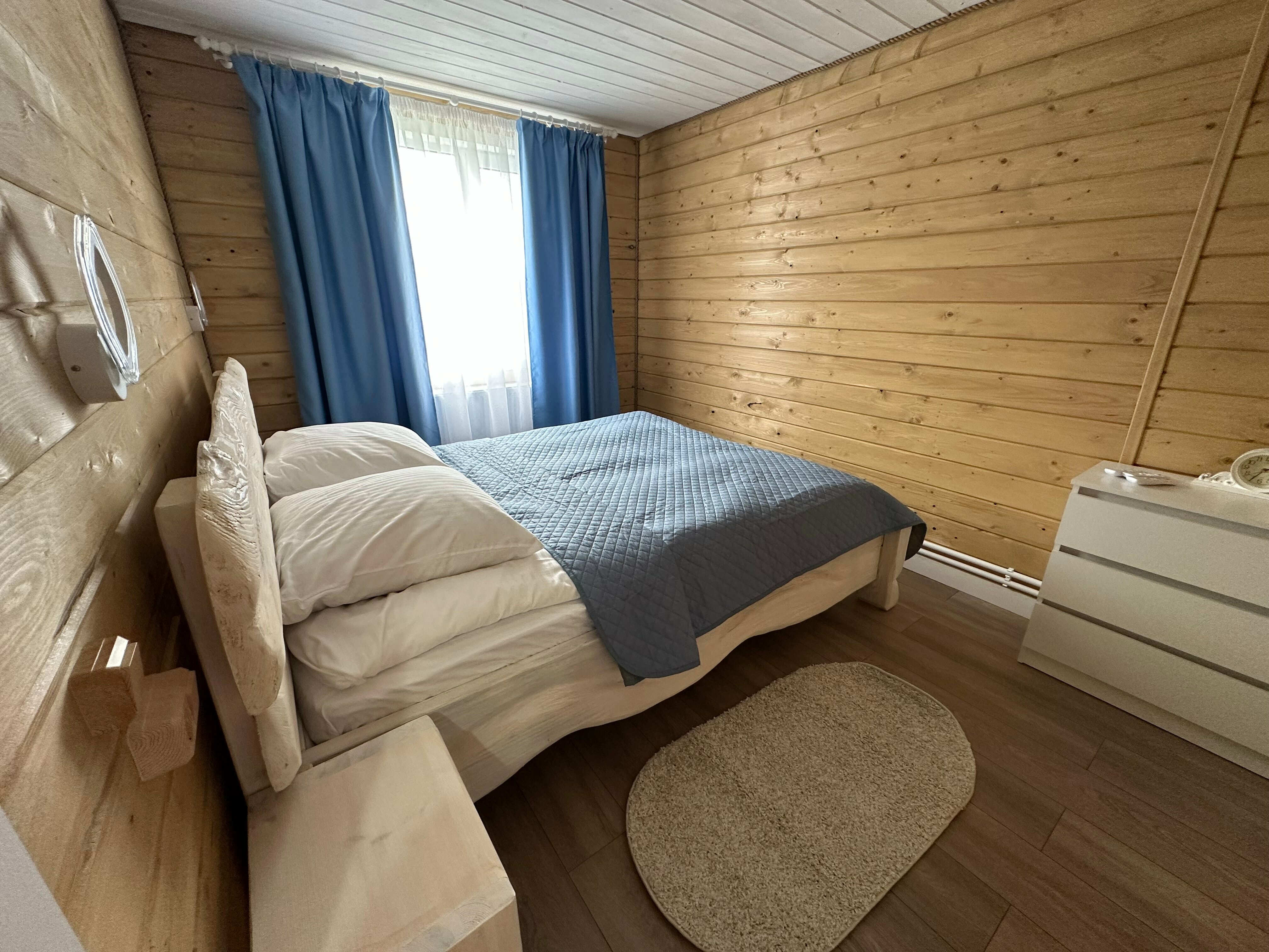 Семейный домик с двумя комнатами и уютной кухней