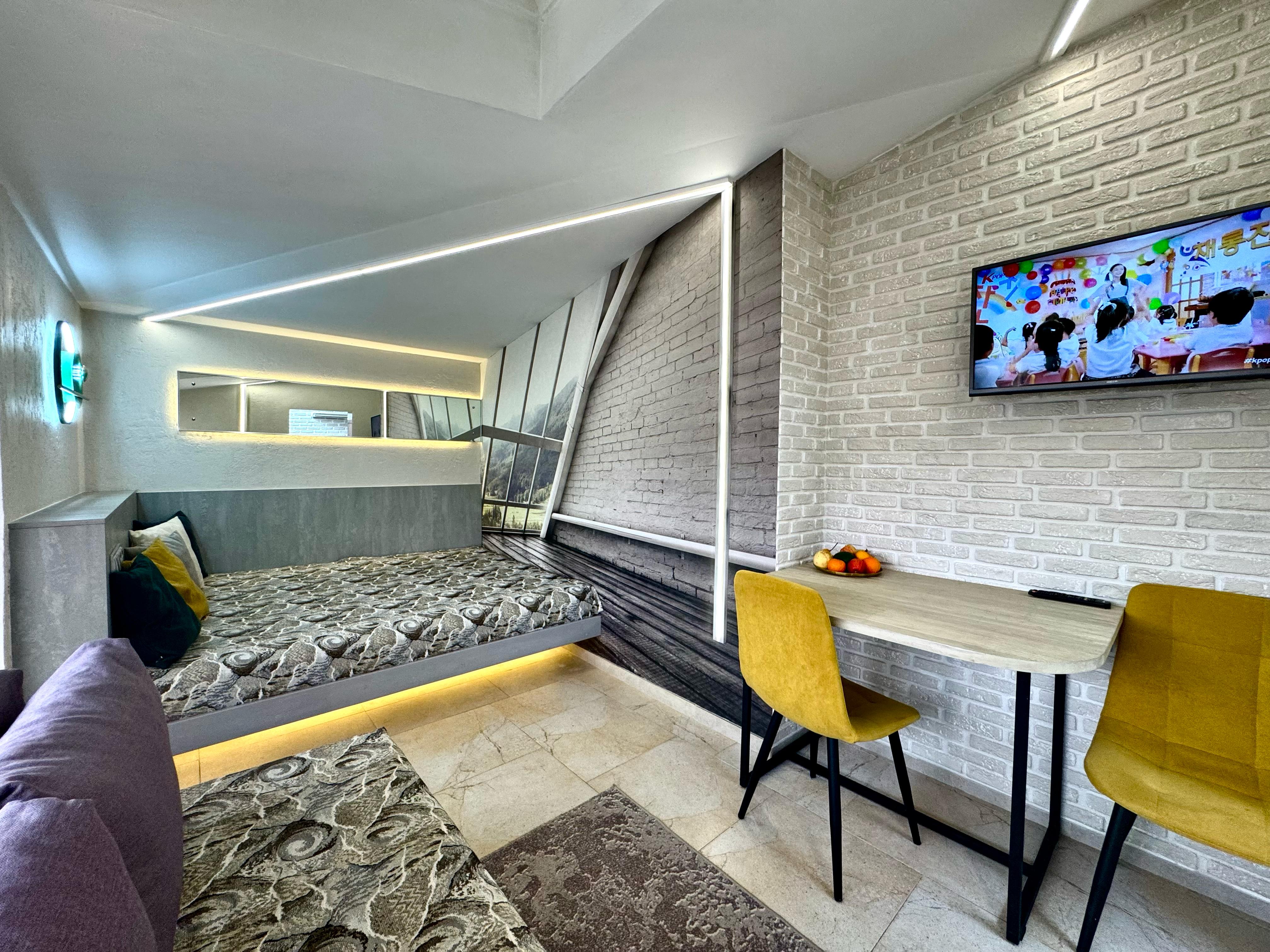 Трехместный номер с террасой