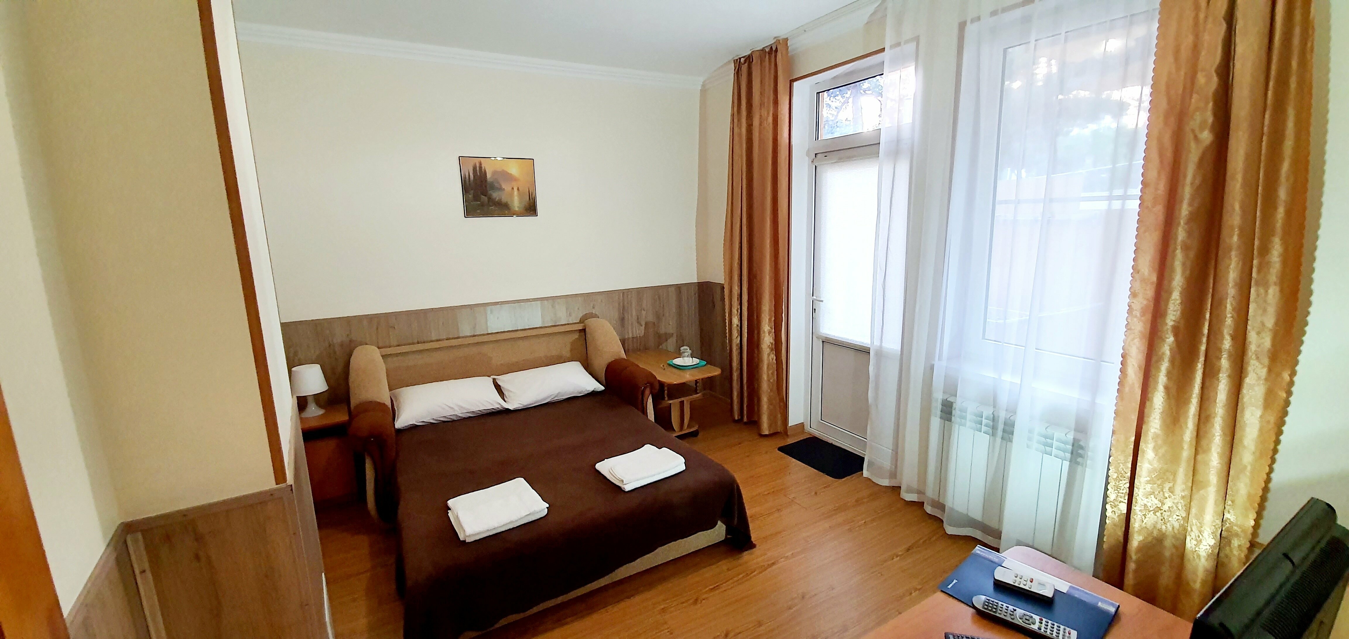 Двухместный "Стандарт" с одной двуспальной кроватью