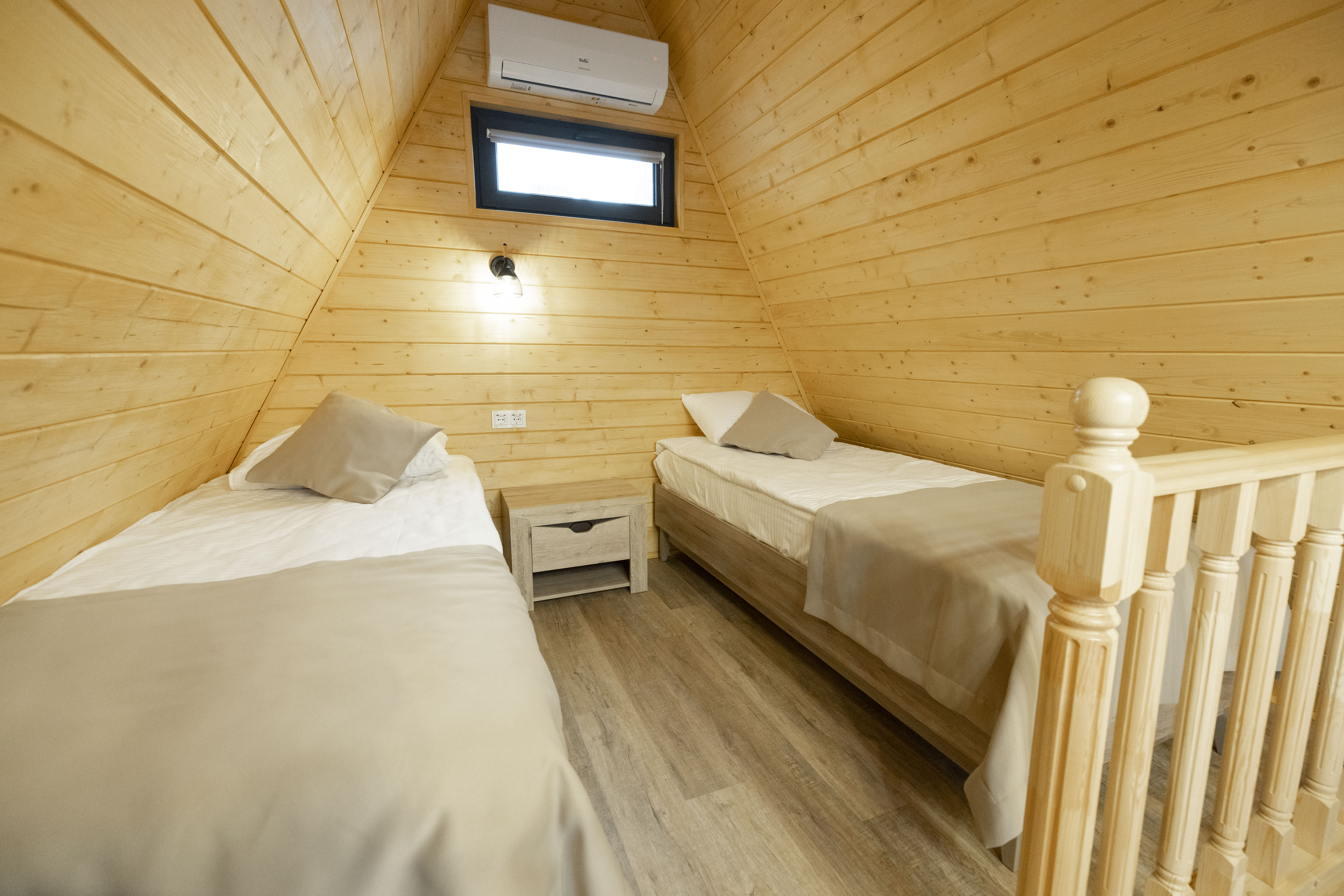 Коттедж с балконом