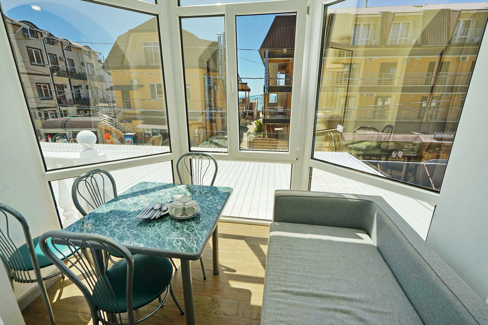 Улучшенный трехместный номер с видом на море