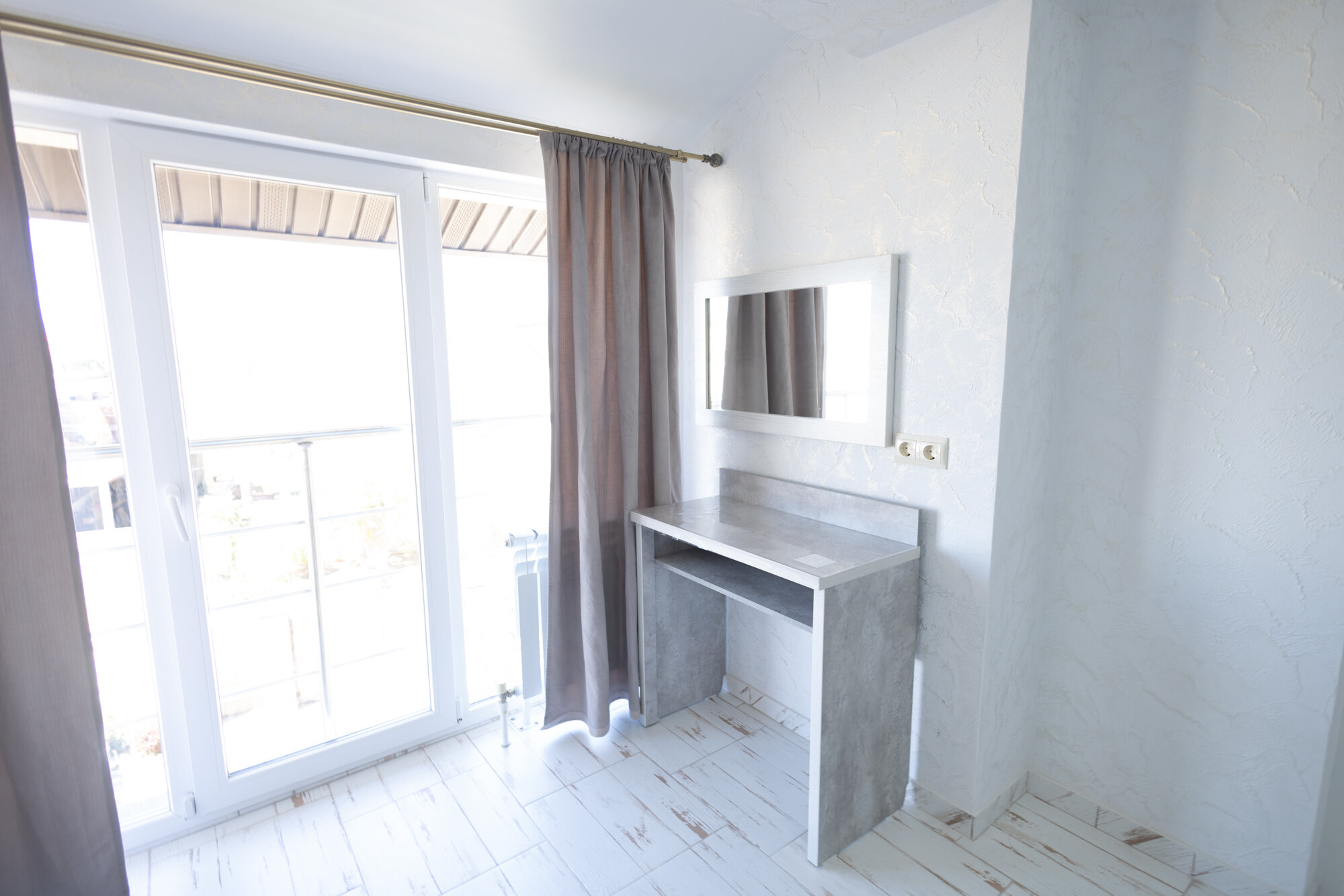 Двухкомнатные номера Стандарт Плюс с кухней для 2-5 гостей. Кондиционер, телевизор, холодильник, фен.