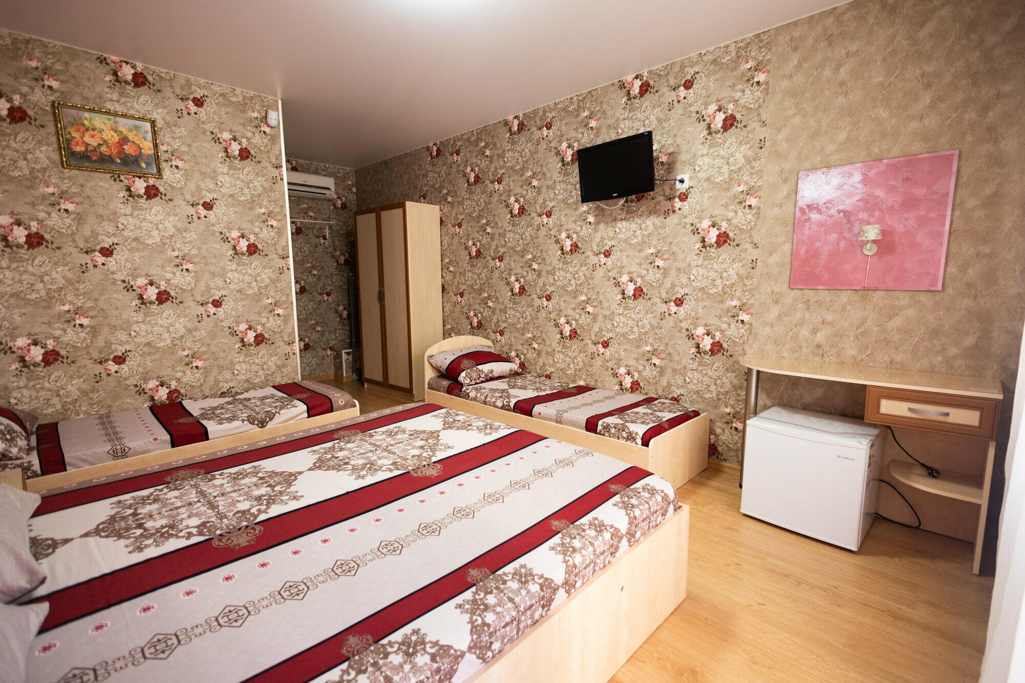 Однокомнатные номера стандарт, 2-4 спальных места.  Кондиционер, телевизор, холодильник.