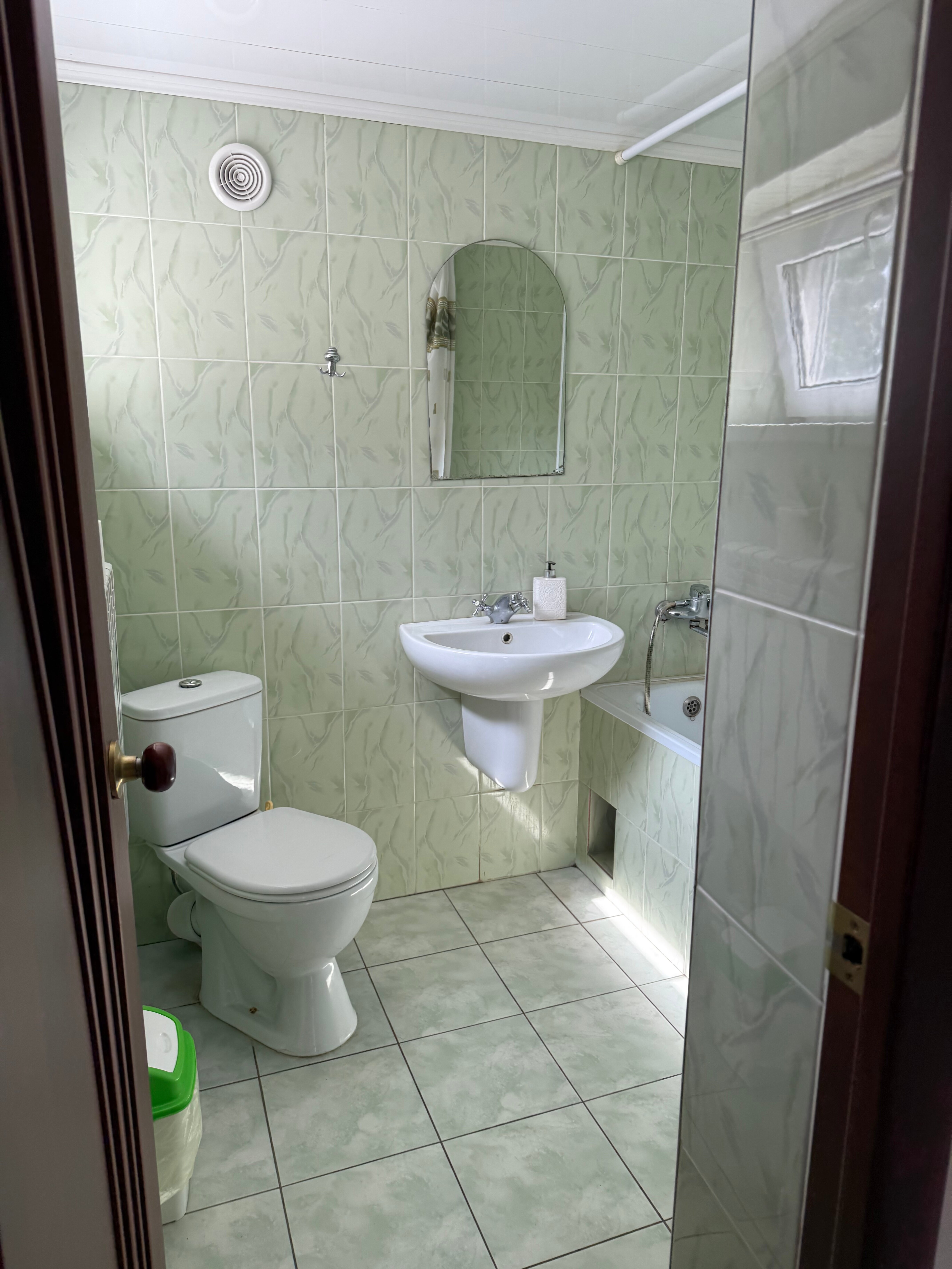 Cемейный номер с собственной ванной комнатой