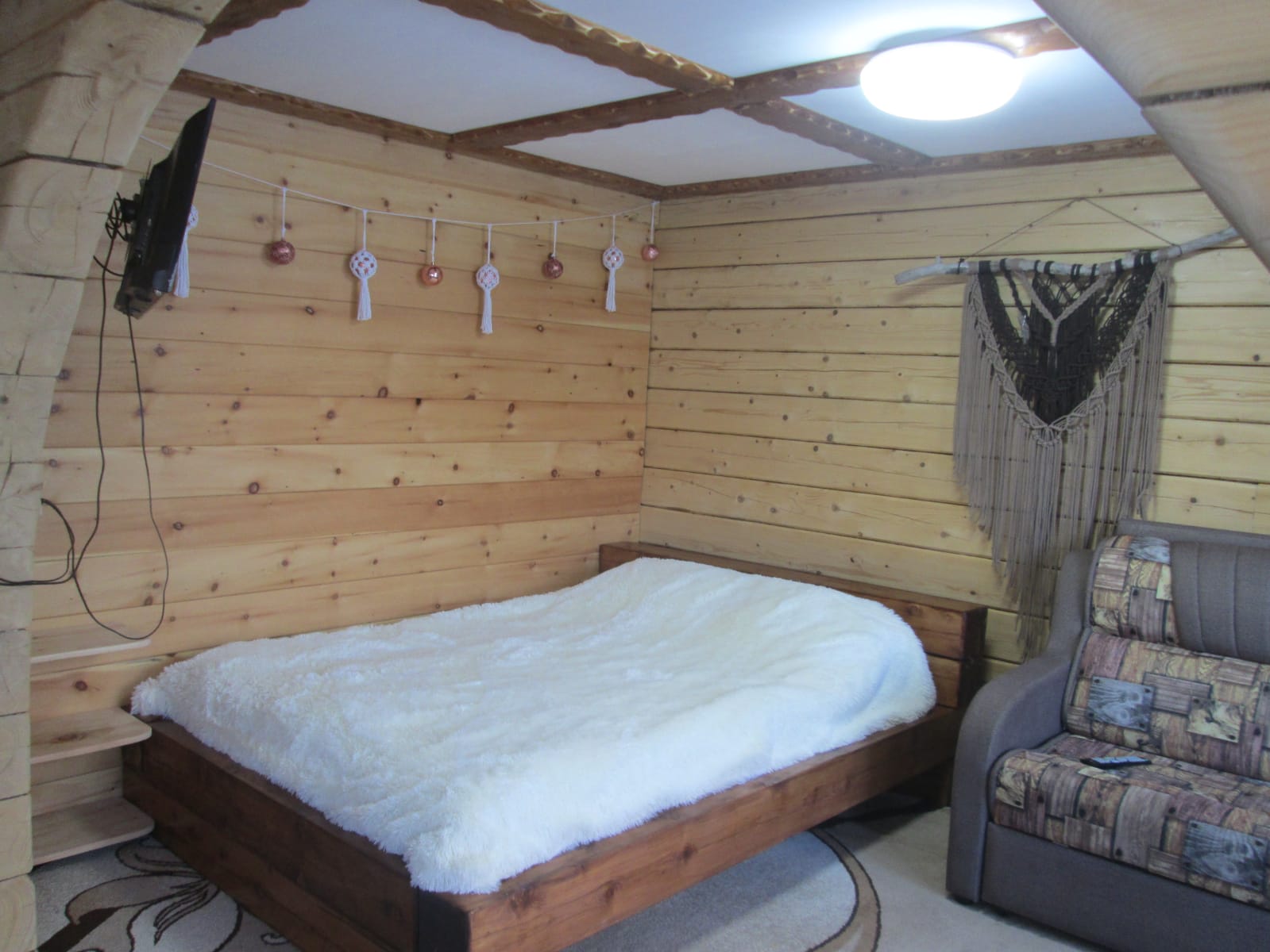 Четырехместный номер с видом на озеро