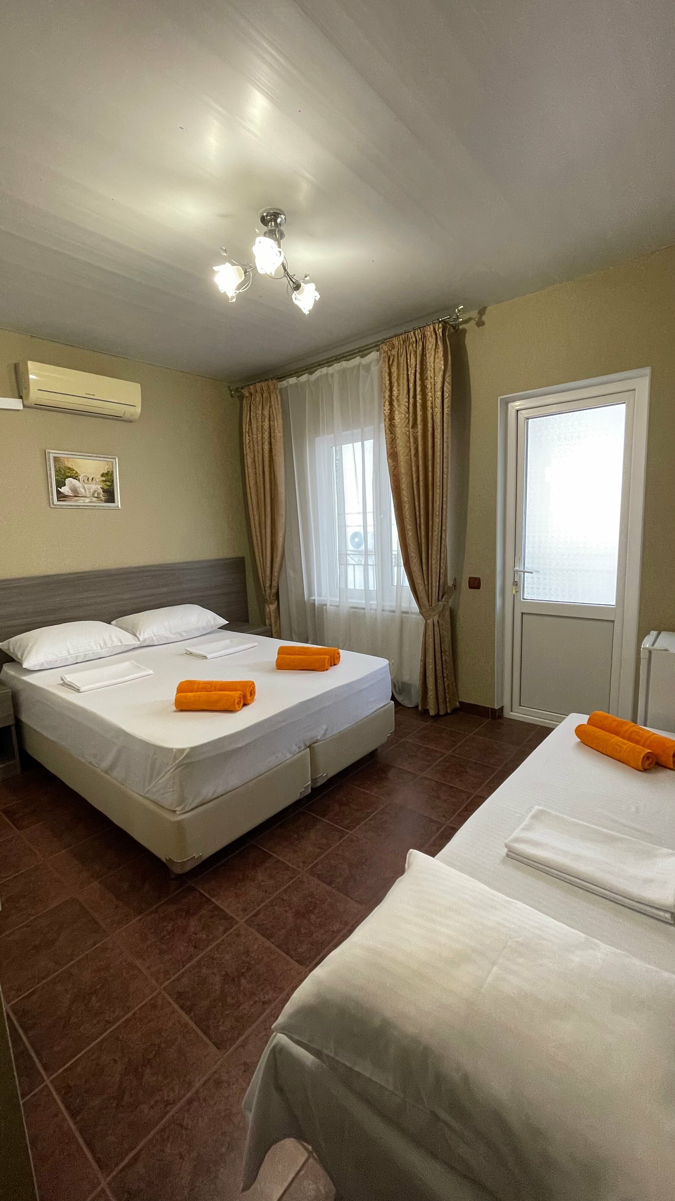 Трехместный номер с балконом