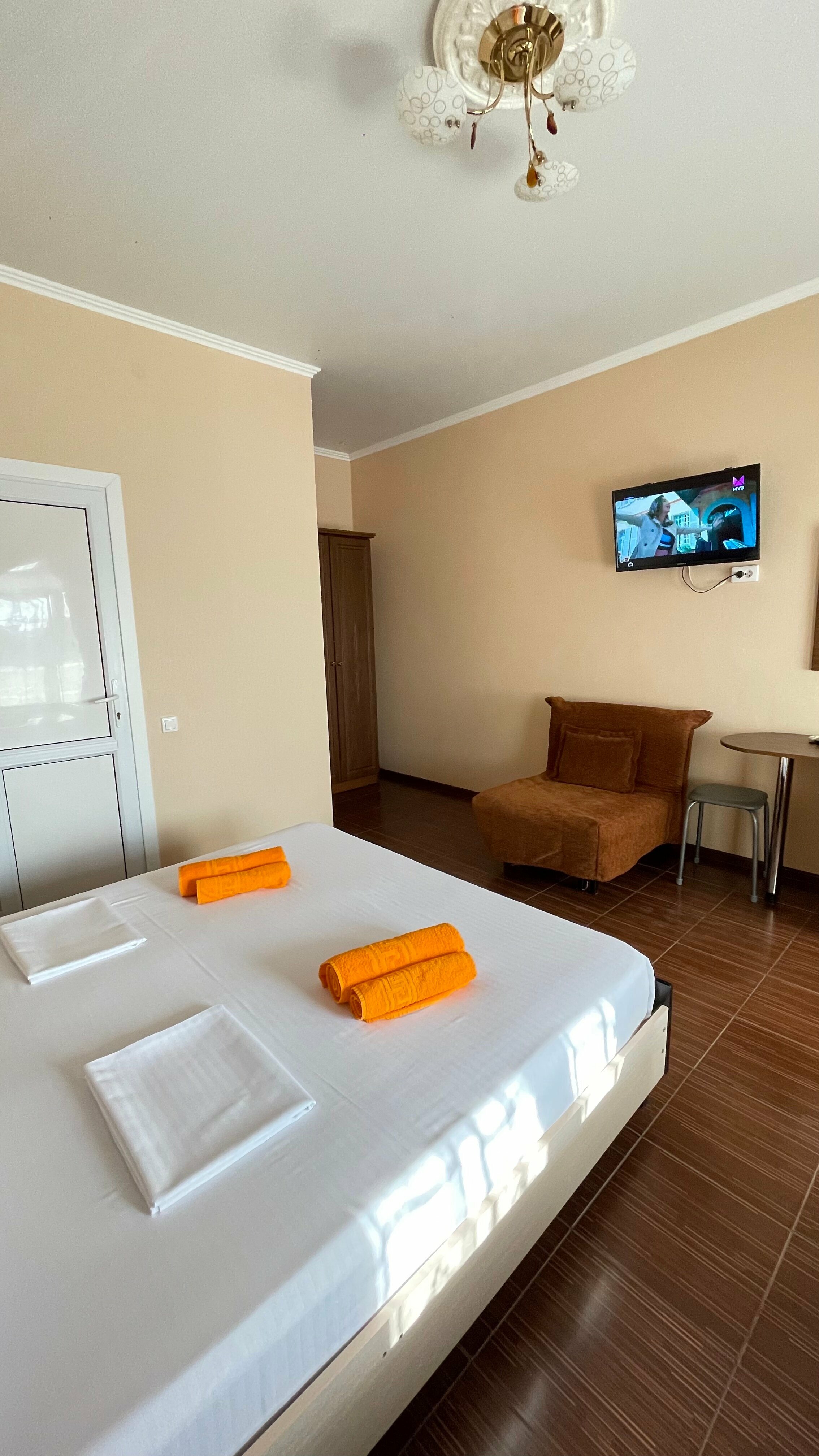 Трехместный номер с балконом