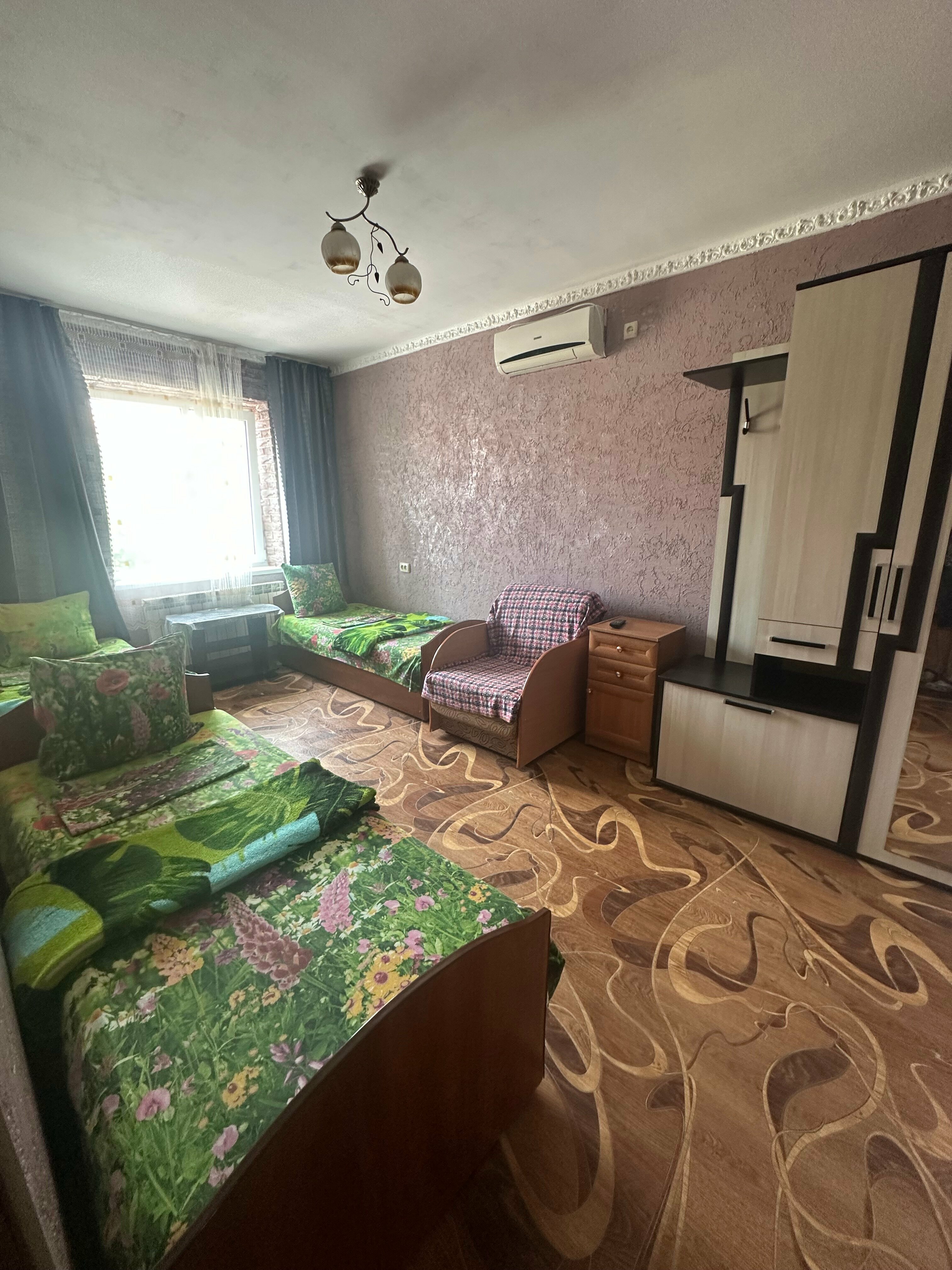 Четырехместный номер с общей ванной комнатой