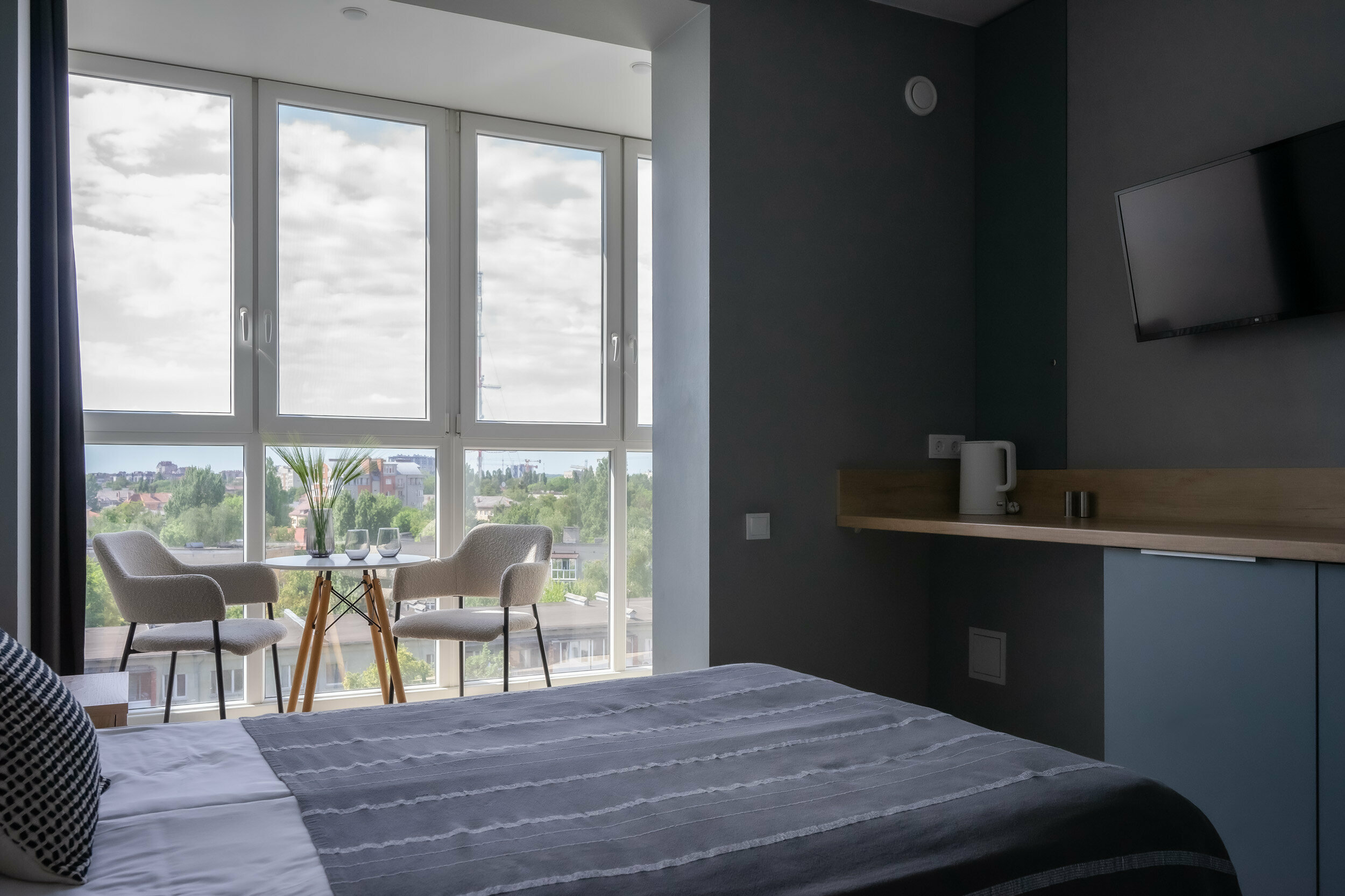 Студия "Серая" с лоджией