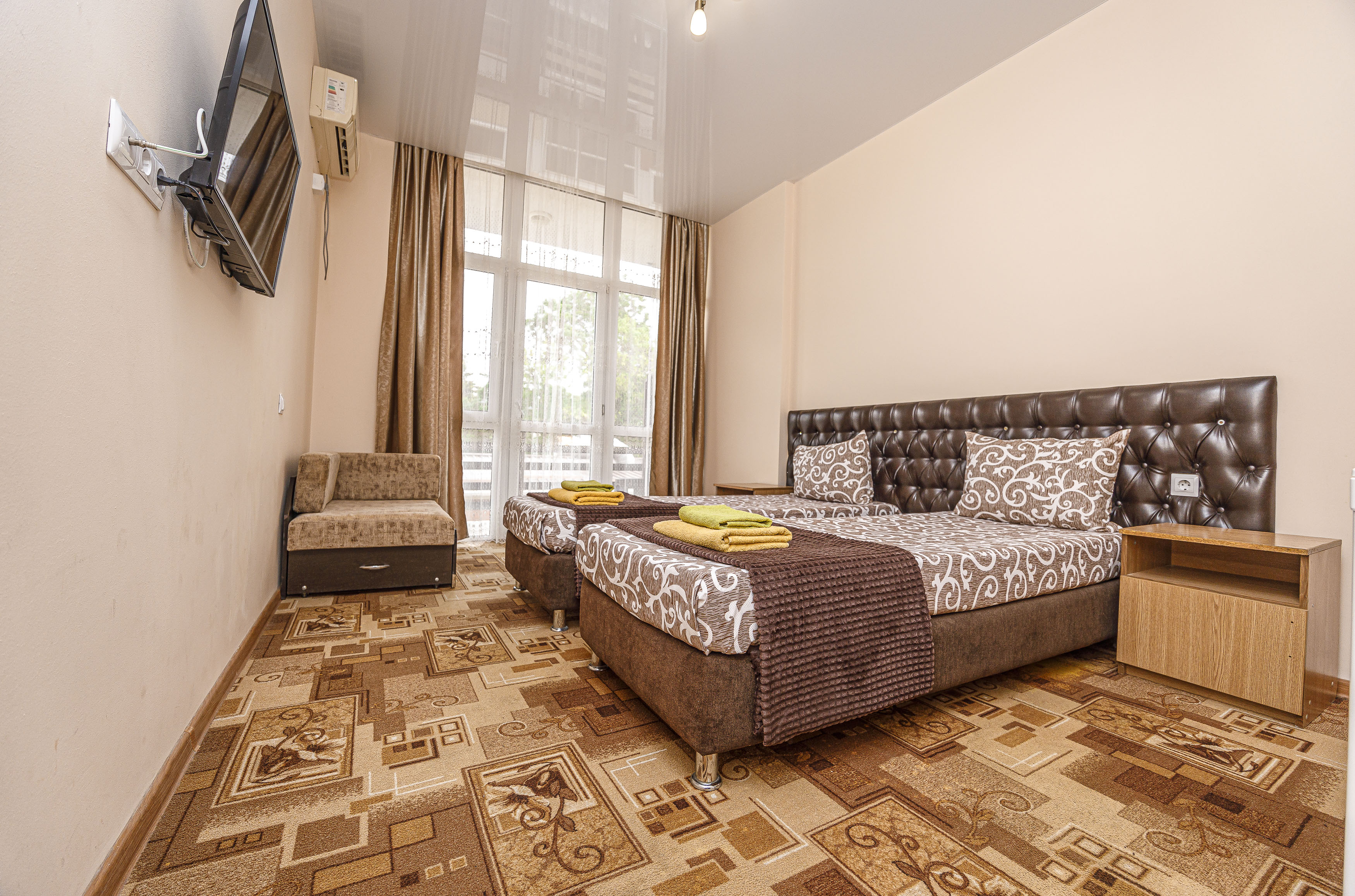 Двухместный номер с одной кроватью и балконом (+ доп место)