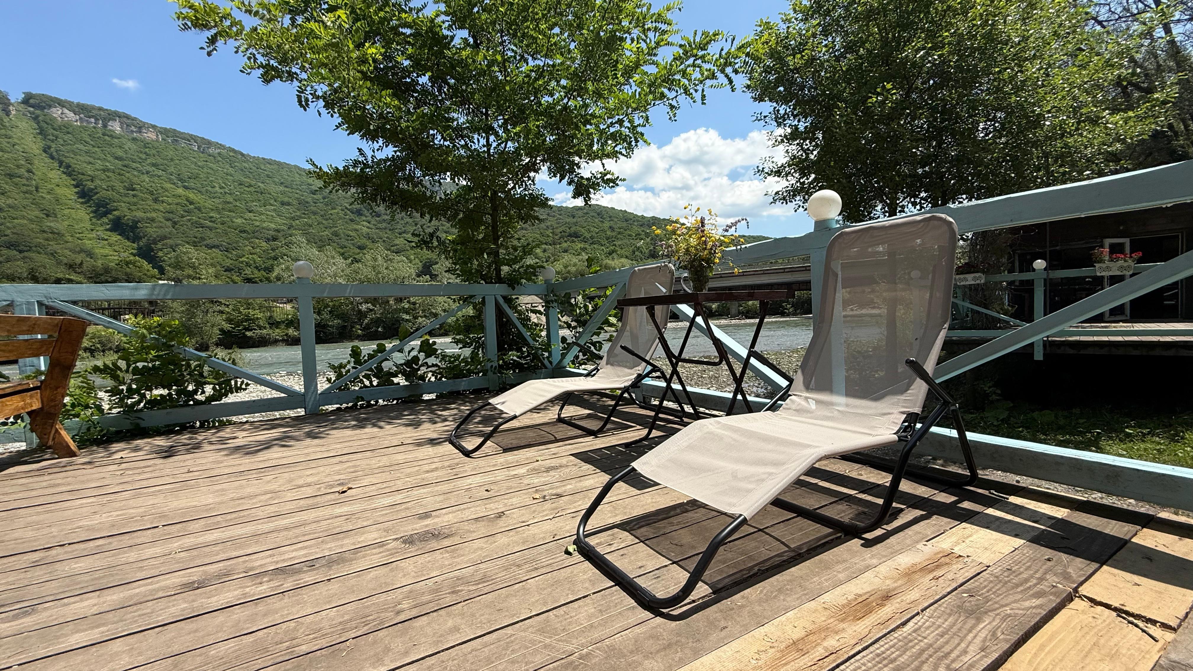 Бунгало  с видом на реку и горы