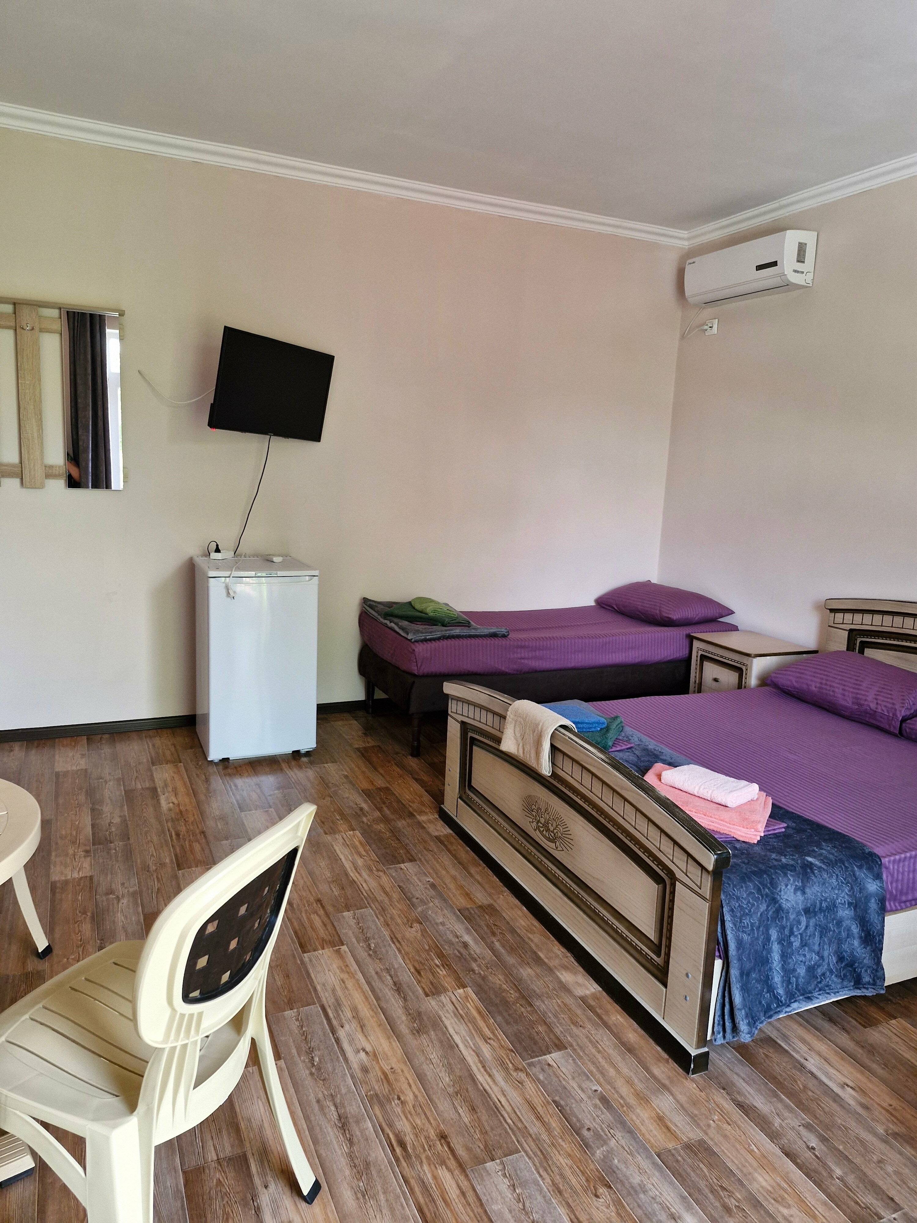 Семейный номер стандарт с личной внешней ванной комнатой с с/у, с видом на горы