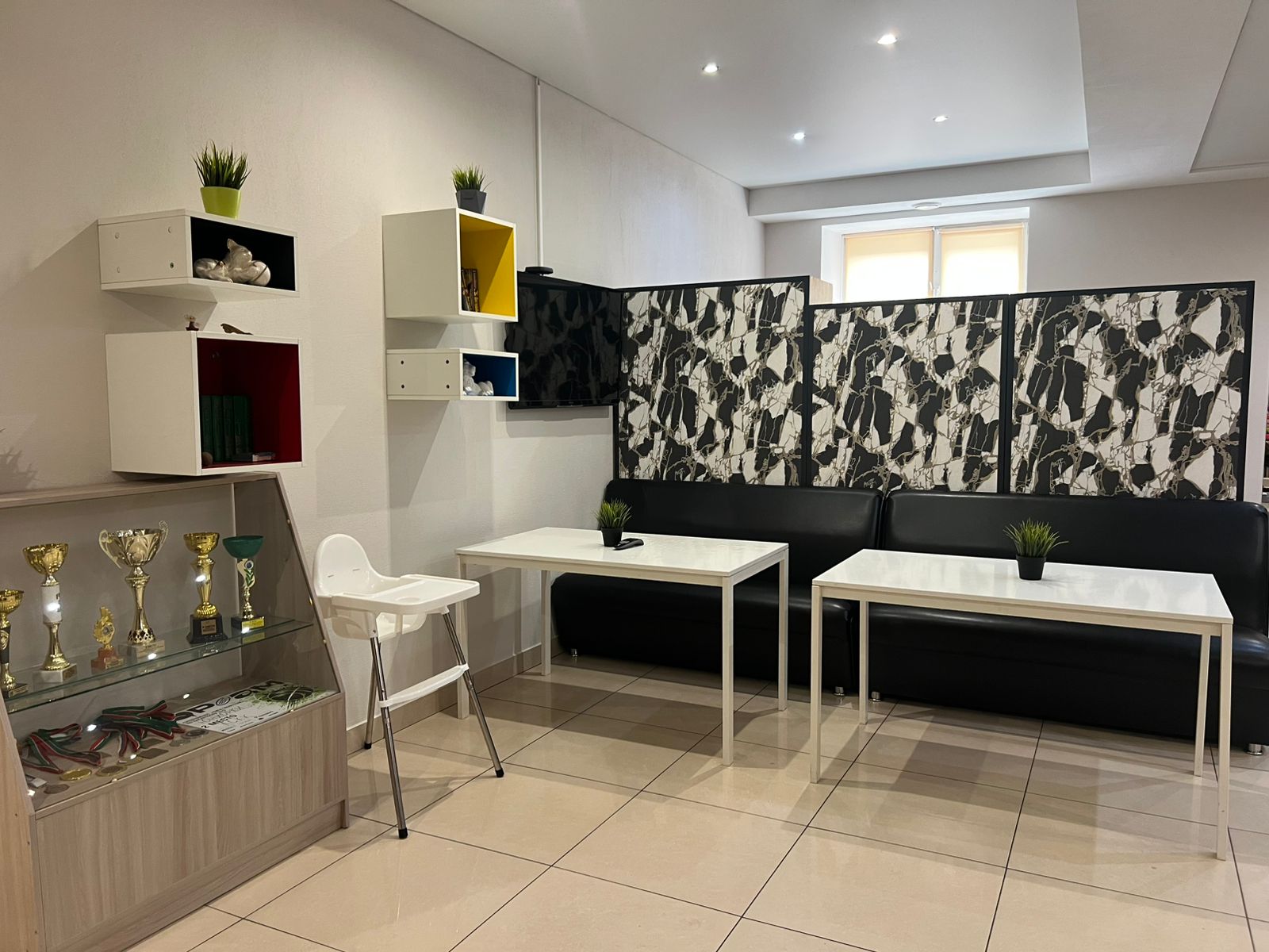 Спальное место на двухъярусной кровати в общем номере для женщин