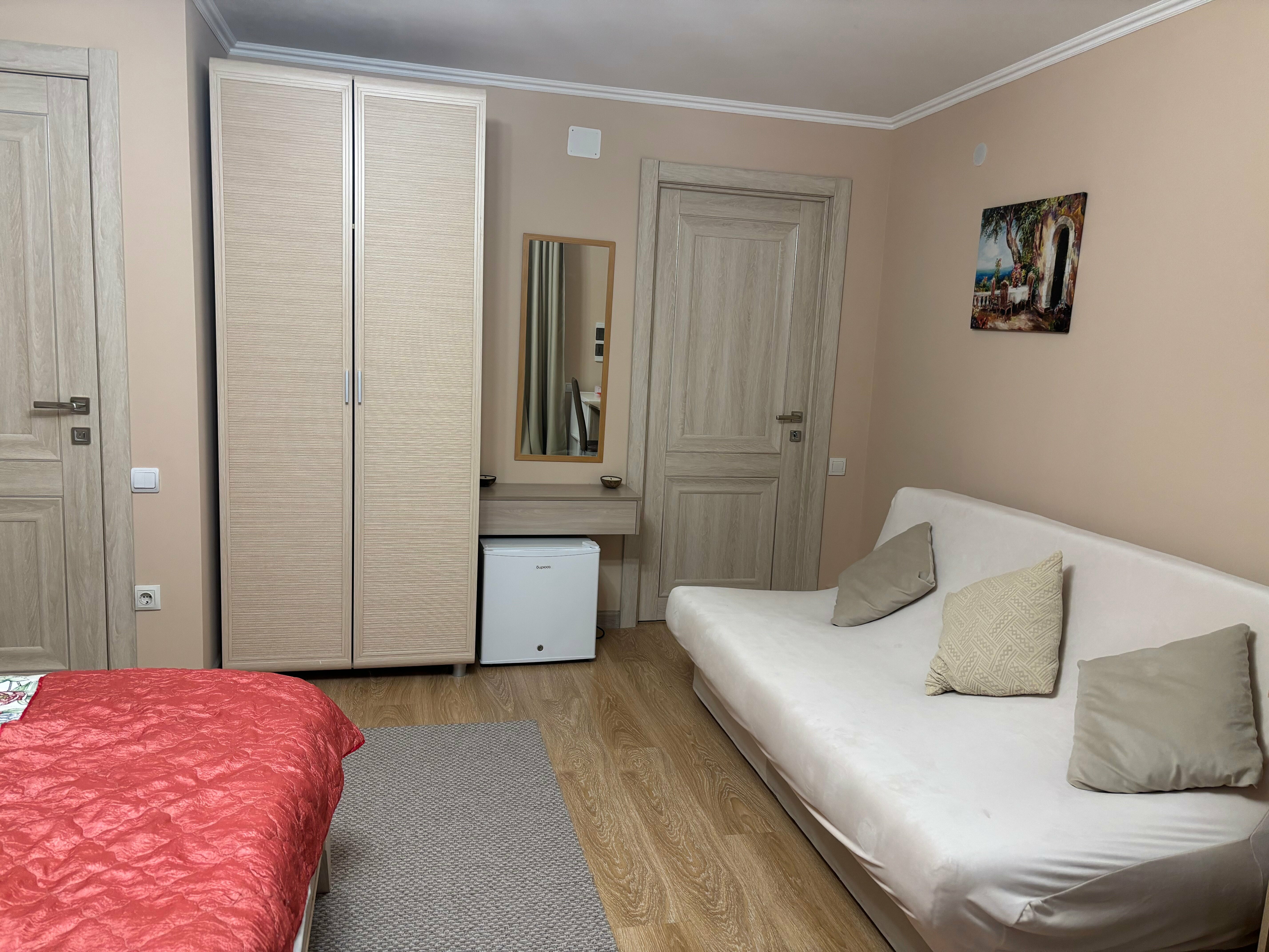 Четырехместный номер с ванной комнатой