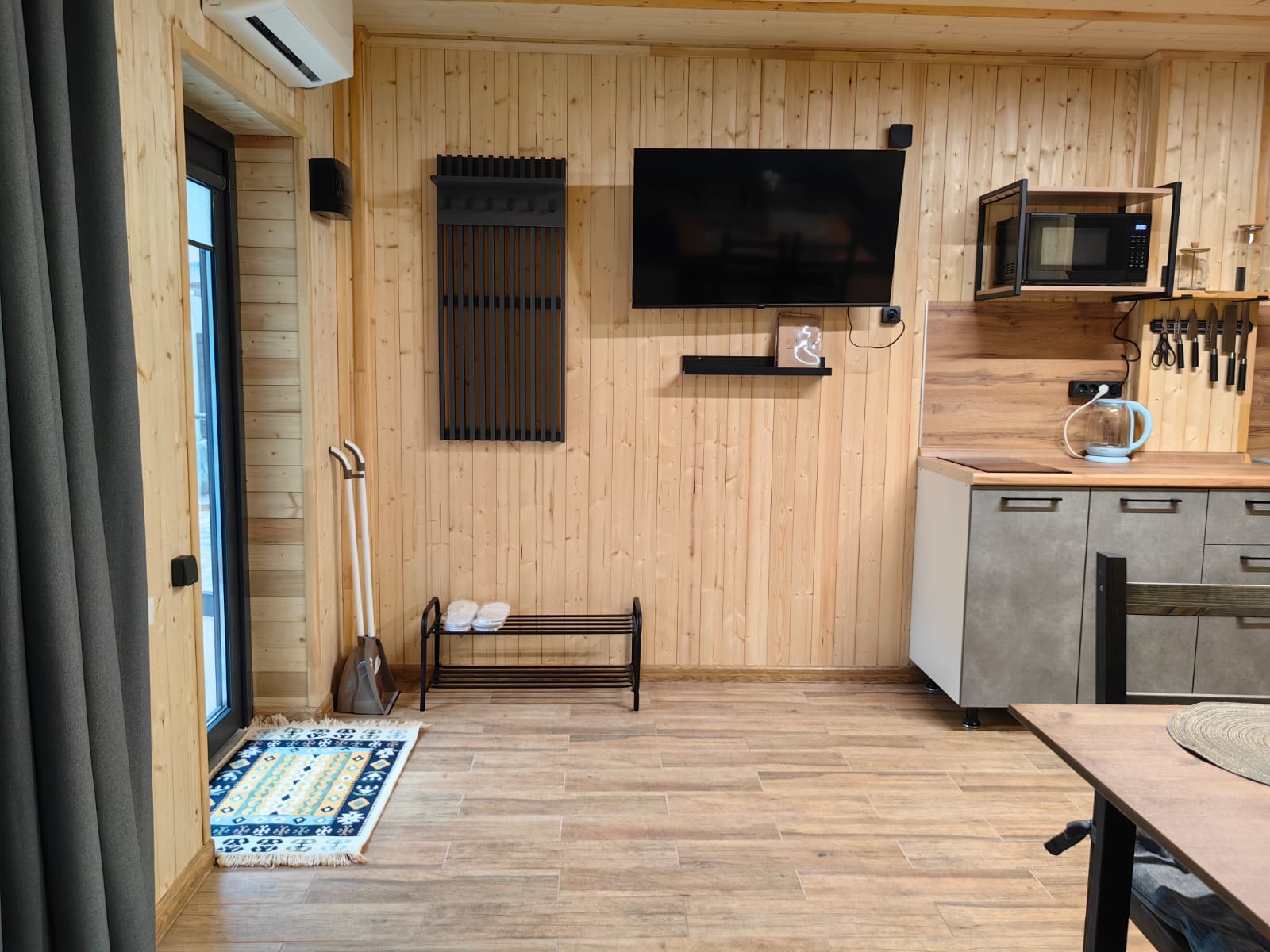 Семейный номер-студия с видом во двор ( 1 Этаж )