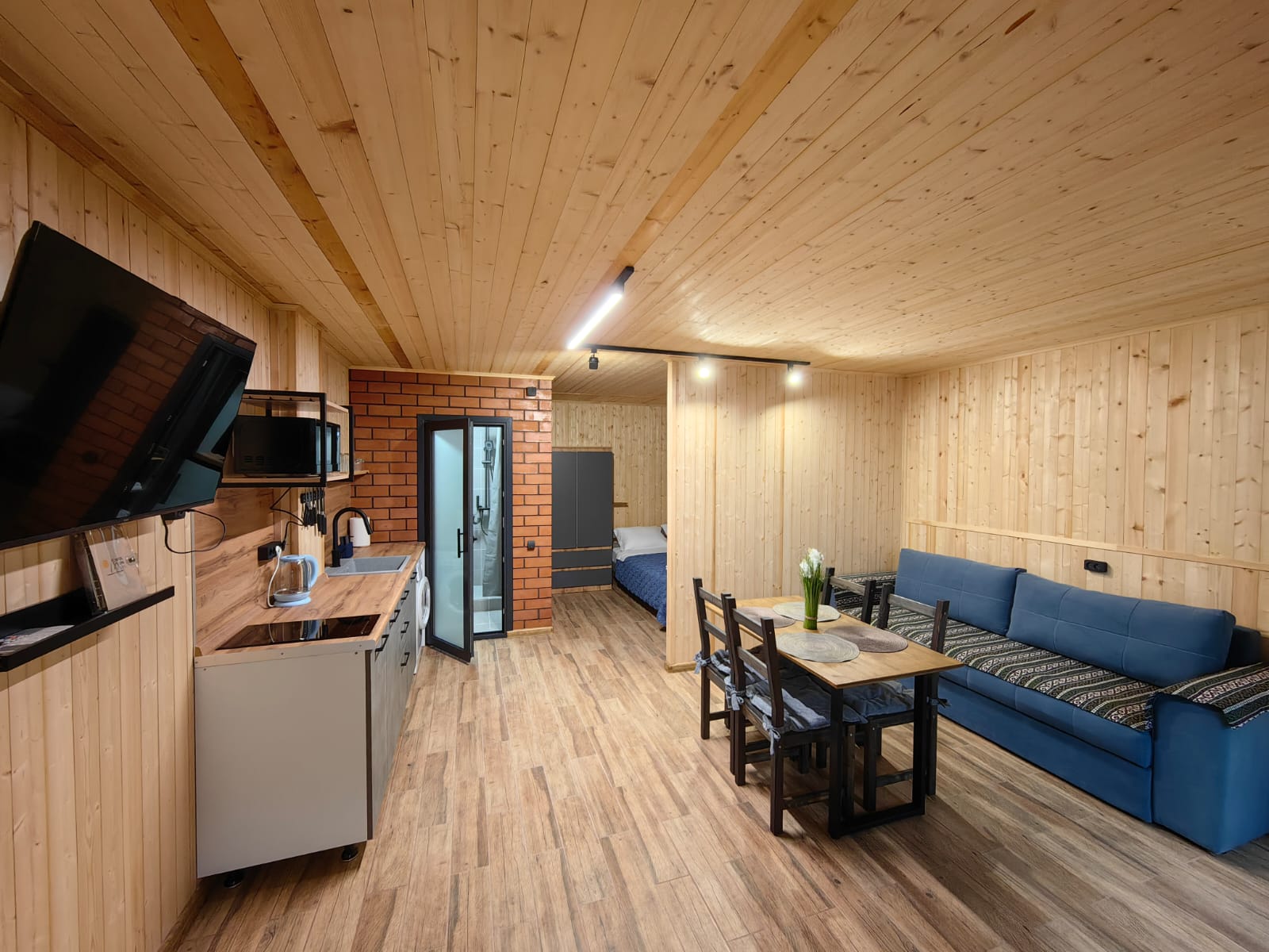 Семейный номер-студия с видом во двор ( 1 Этаж )