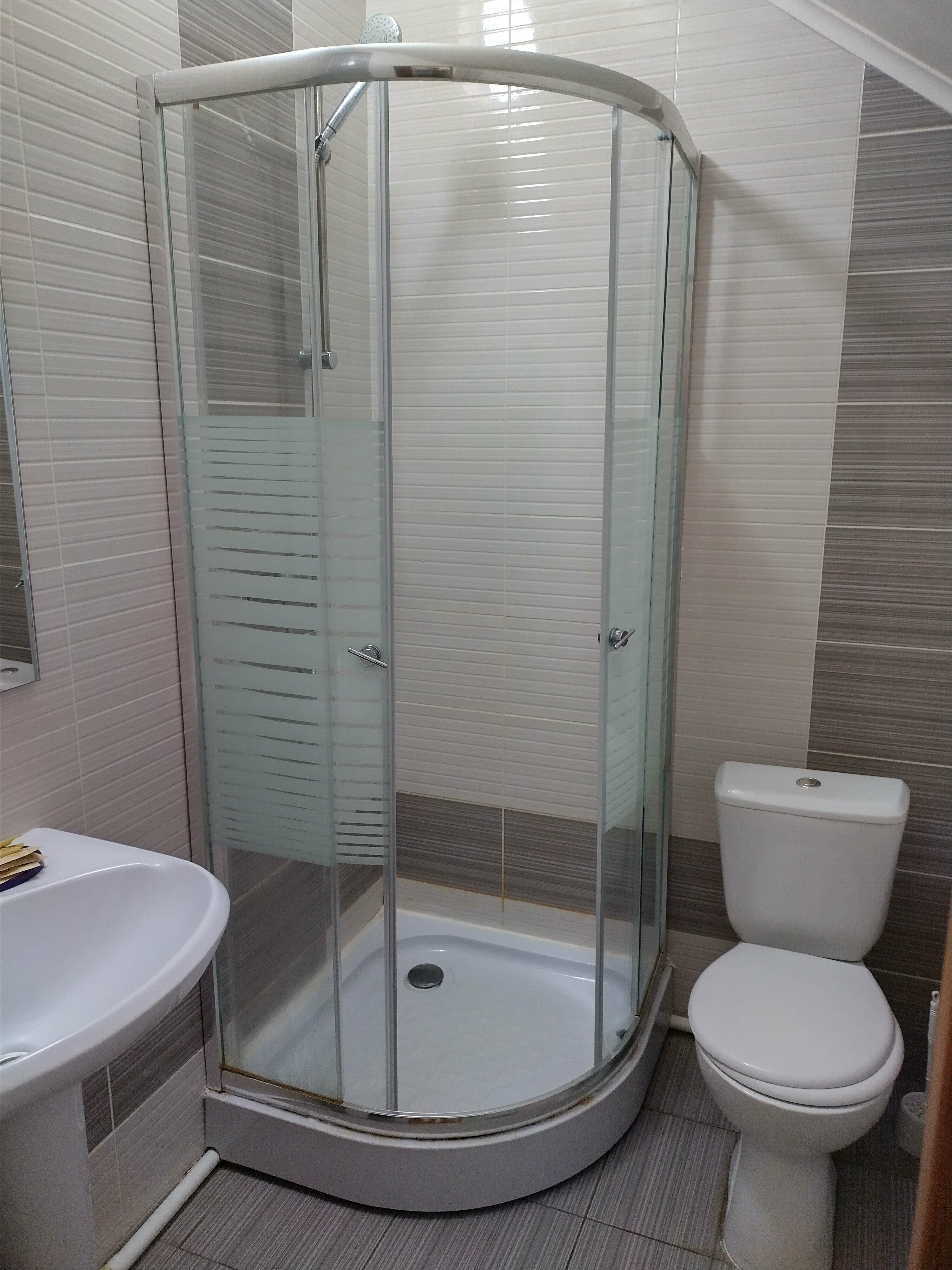 Двухместный номер эконом с двуспальной кроватью и общим туалетом