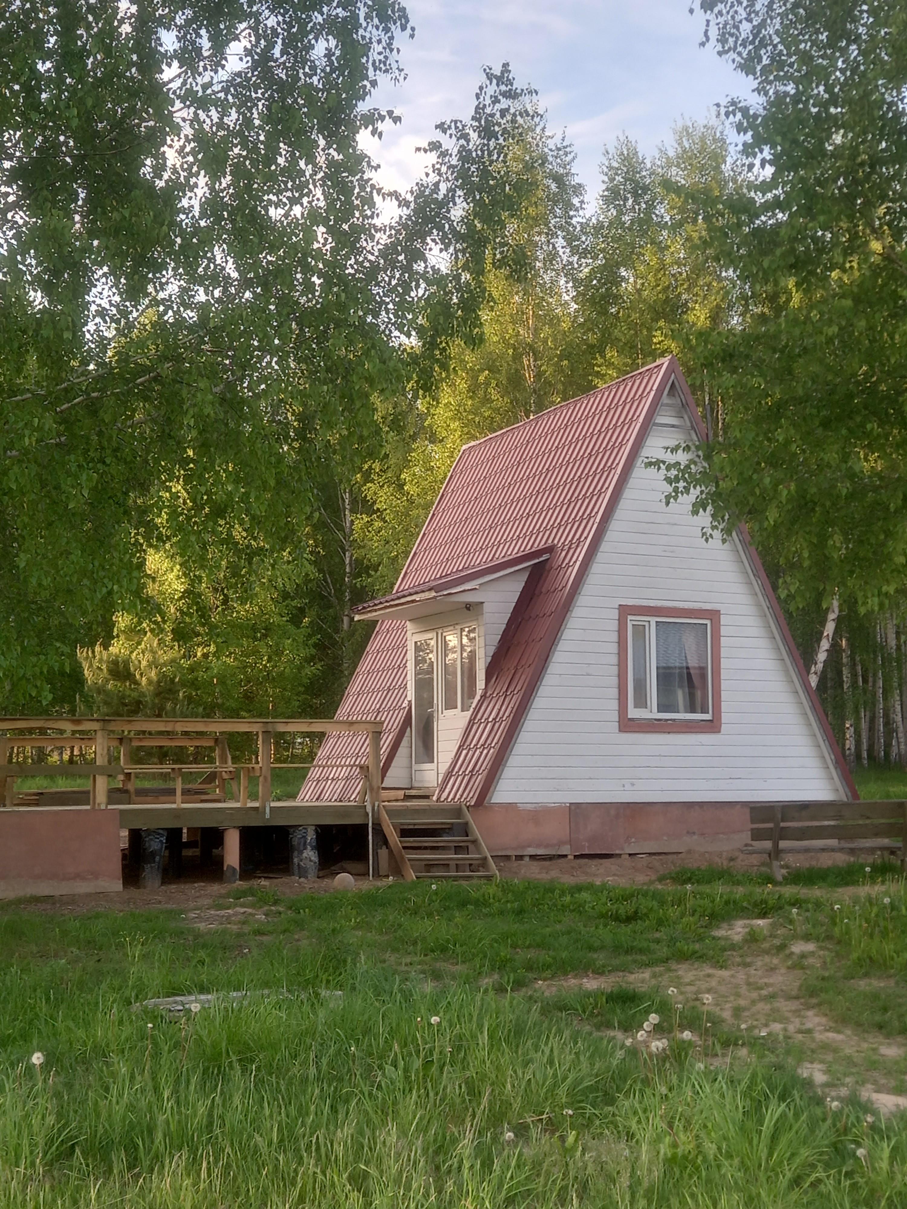 White house, дом с палубой и с видом на море