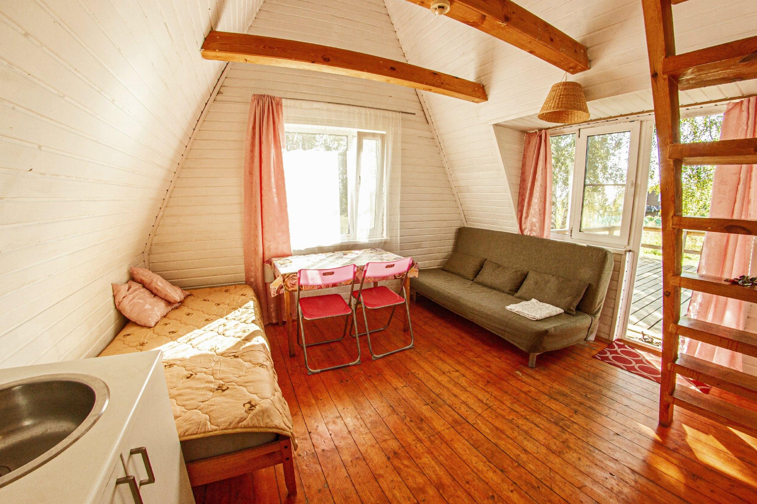 White house, дом с палубой и с видом на море