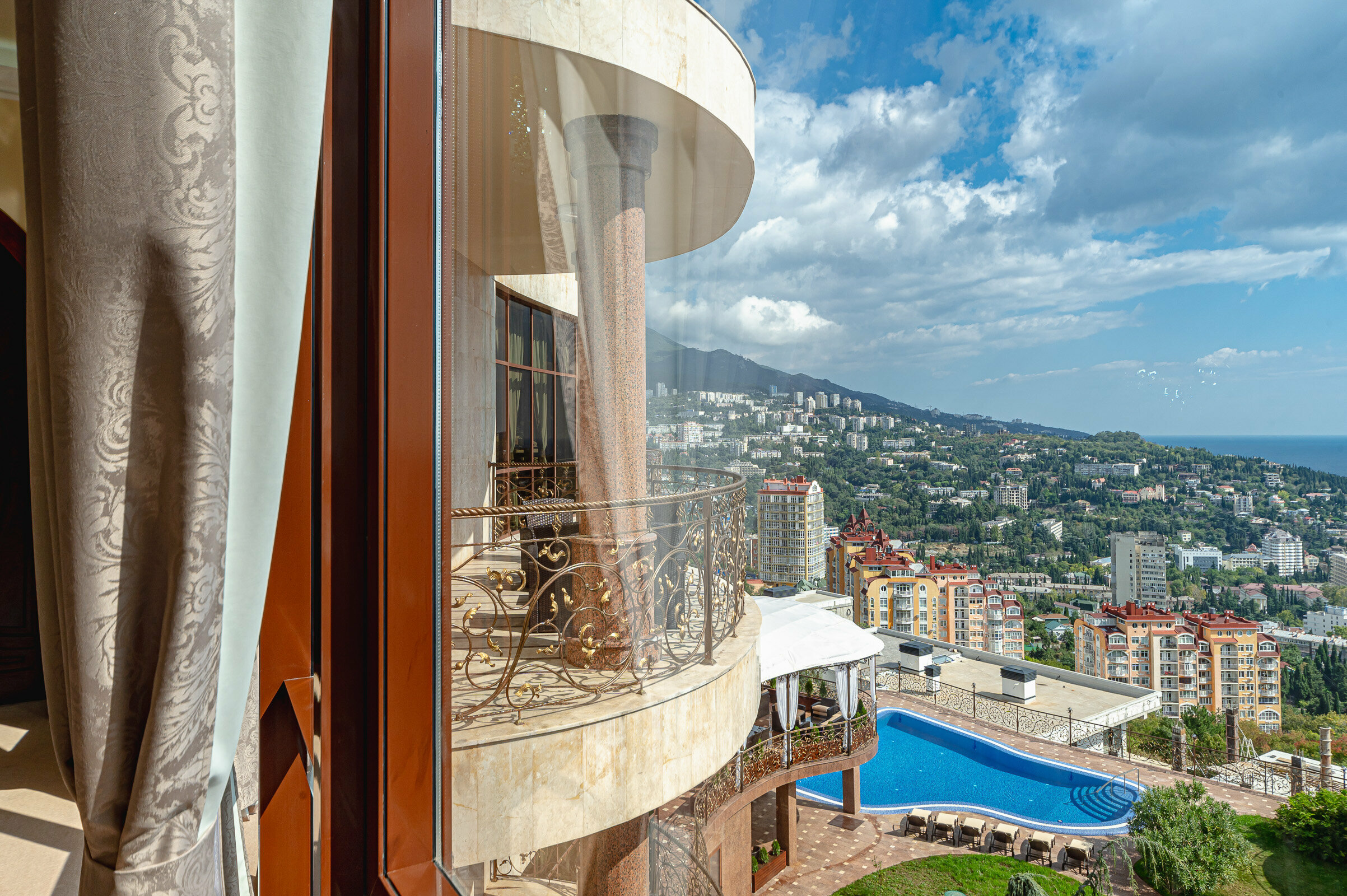 Люкс с балконом